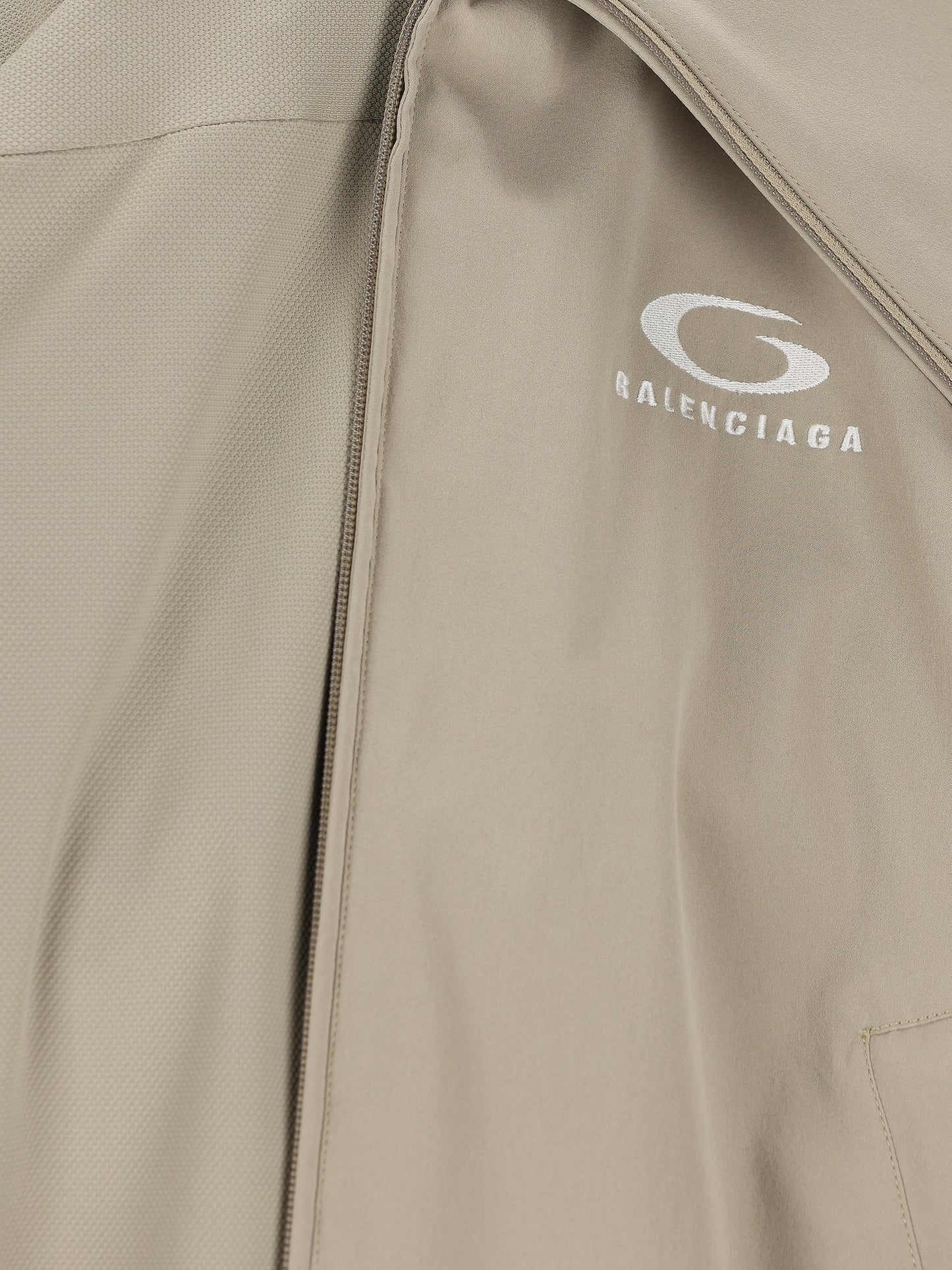 Giacca realizzata in poliestere. 857673 TRO319577 BALENCIAGA
