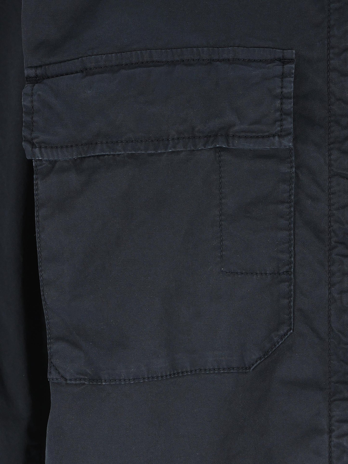 Giacca realizzata in cotone ed elastan. 4100077 S0A10V0020 STONE ISLAND