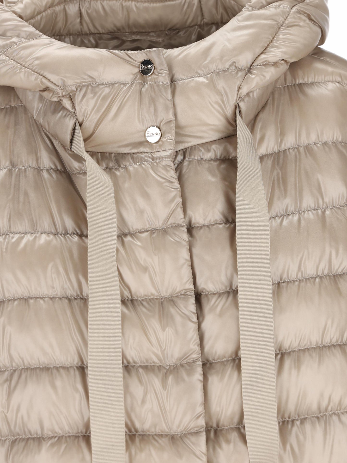 Piumino realizzato in poliammide. PI001994D 12017Z1985 HERNO