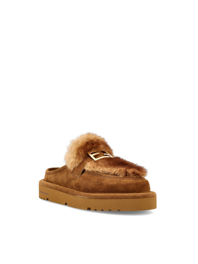 Sabot realizzati in pelle di vitello. 8R8777 AYA0F1TP4 FENDI