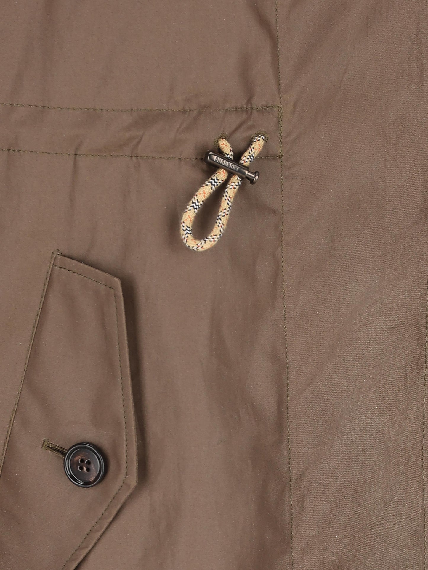 Parka realizzato in gabardine di cotone. 8116104 A1336 BURBERRY