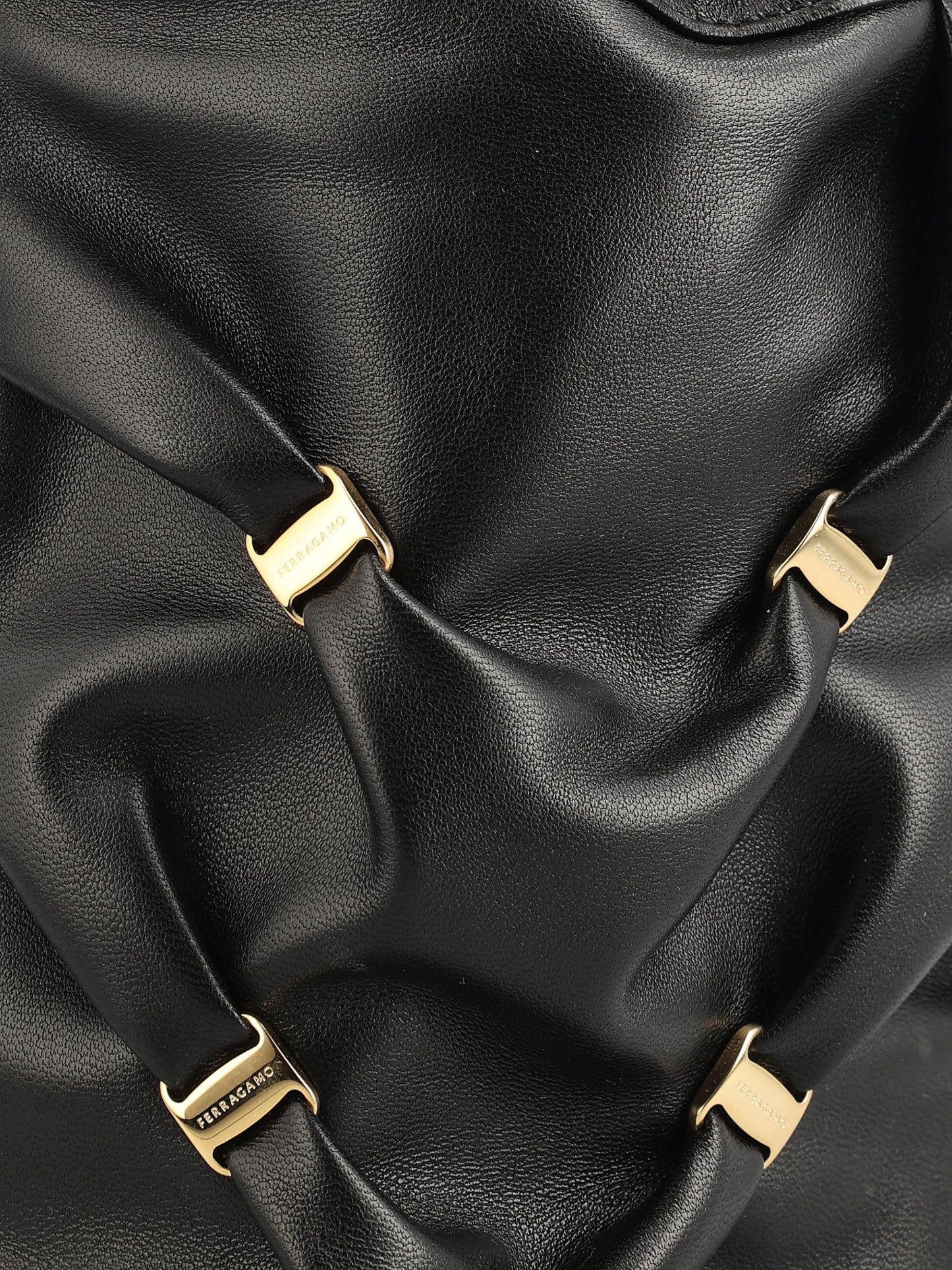 Secchiello realizzato in pelle. 220838 780181001 SALVATORE FERRAGAMO