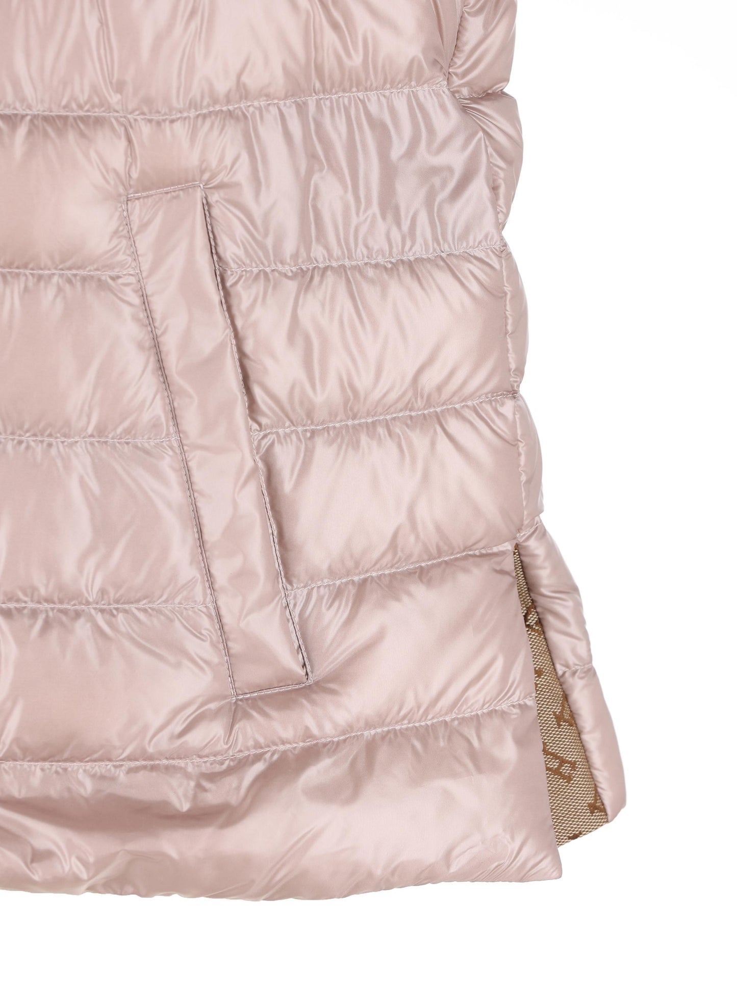 Smanicato realizzato in nylon. PI002217D 12017Z4035 HERNO