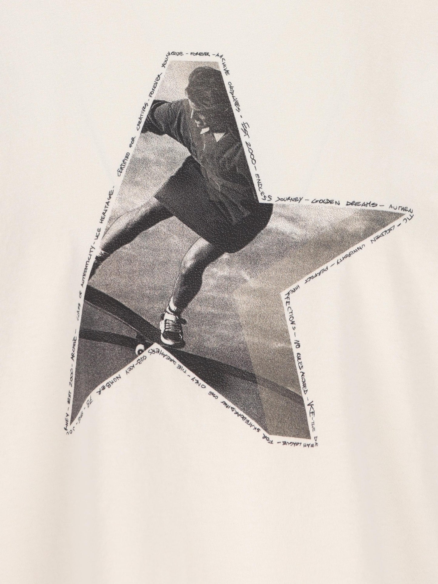 T-Shirt realizzata in cotone. GWP01874 P00237211560 GOLDEN GOOSE