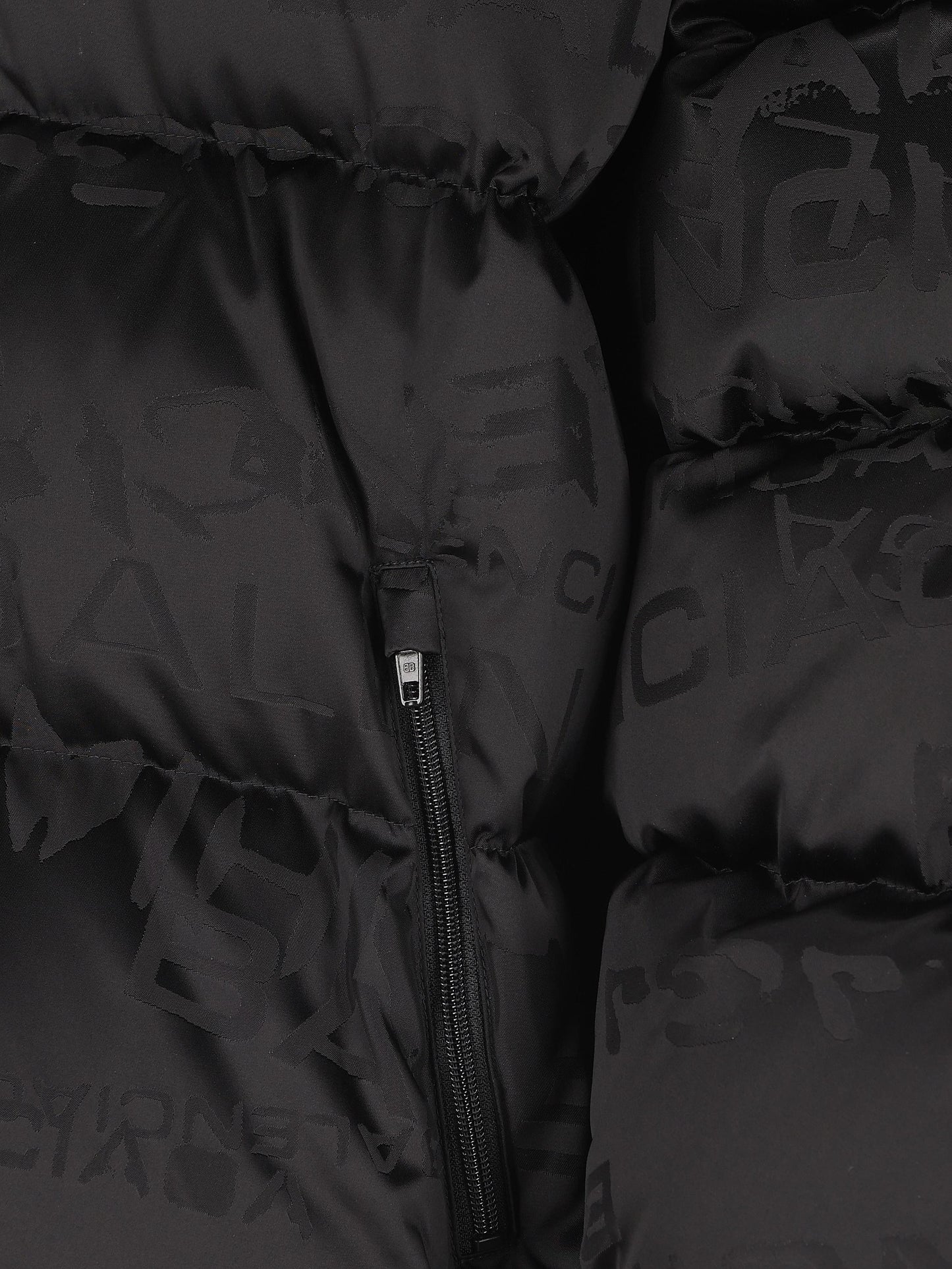 Piumino realizzato in poliammide. 850845 TTQ131000 BALENCIAGA