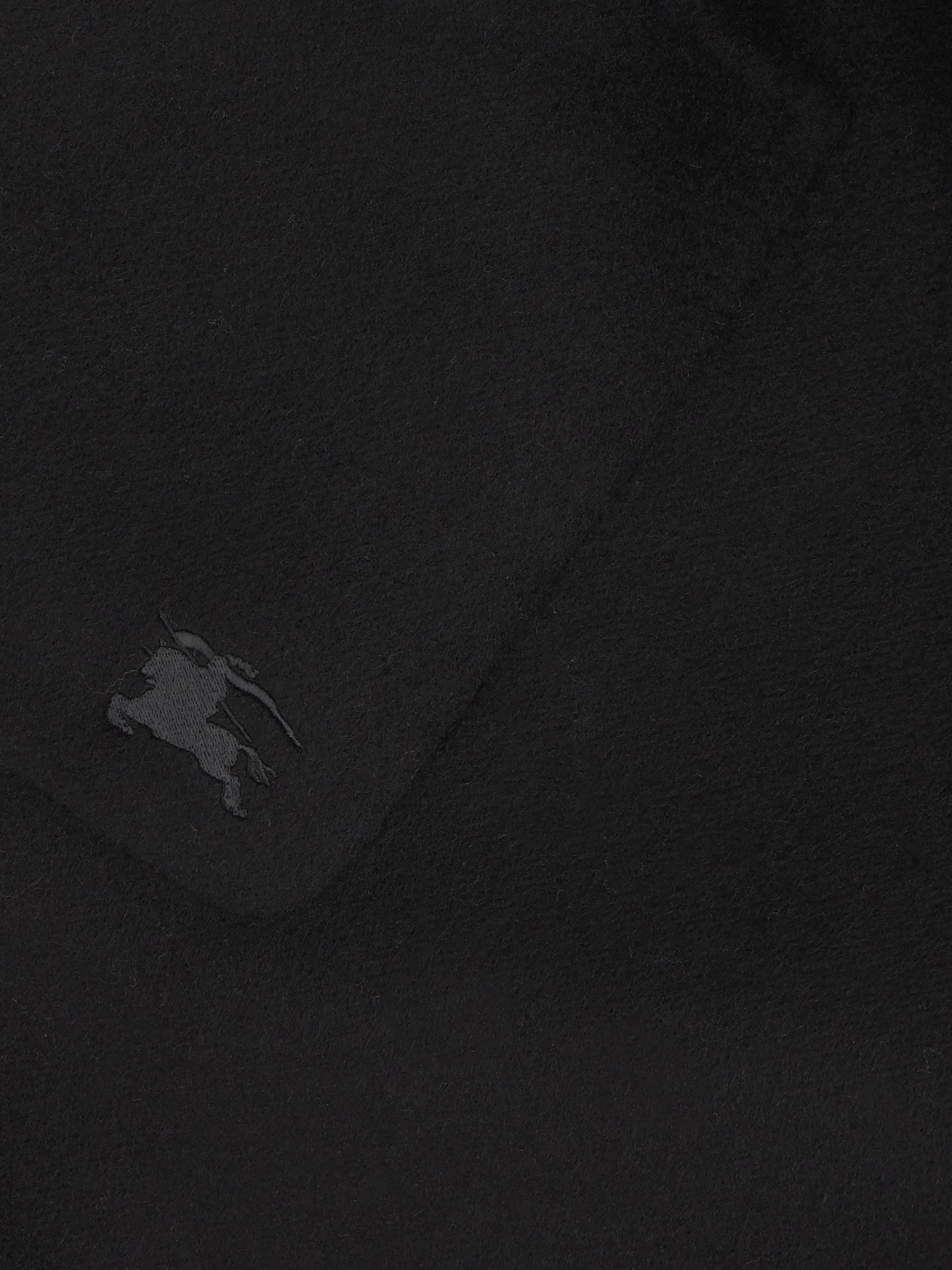 Mantella realizzata in cashmere. 8117011 C1343 BURBERRY