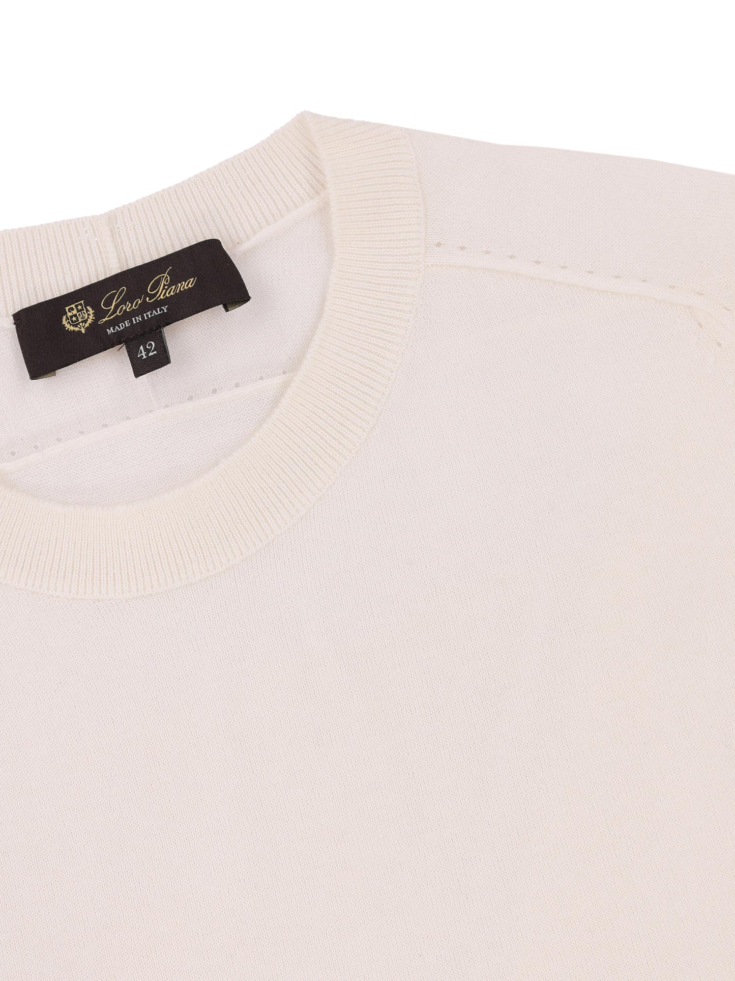 Girocollo realizzato in cashmere. FAM9050 1000 LORO PIANA