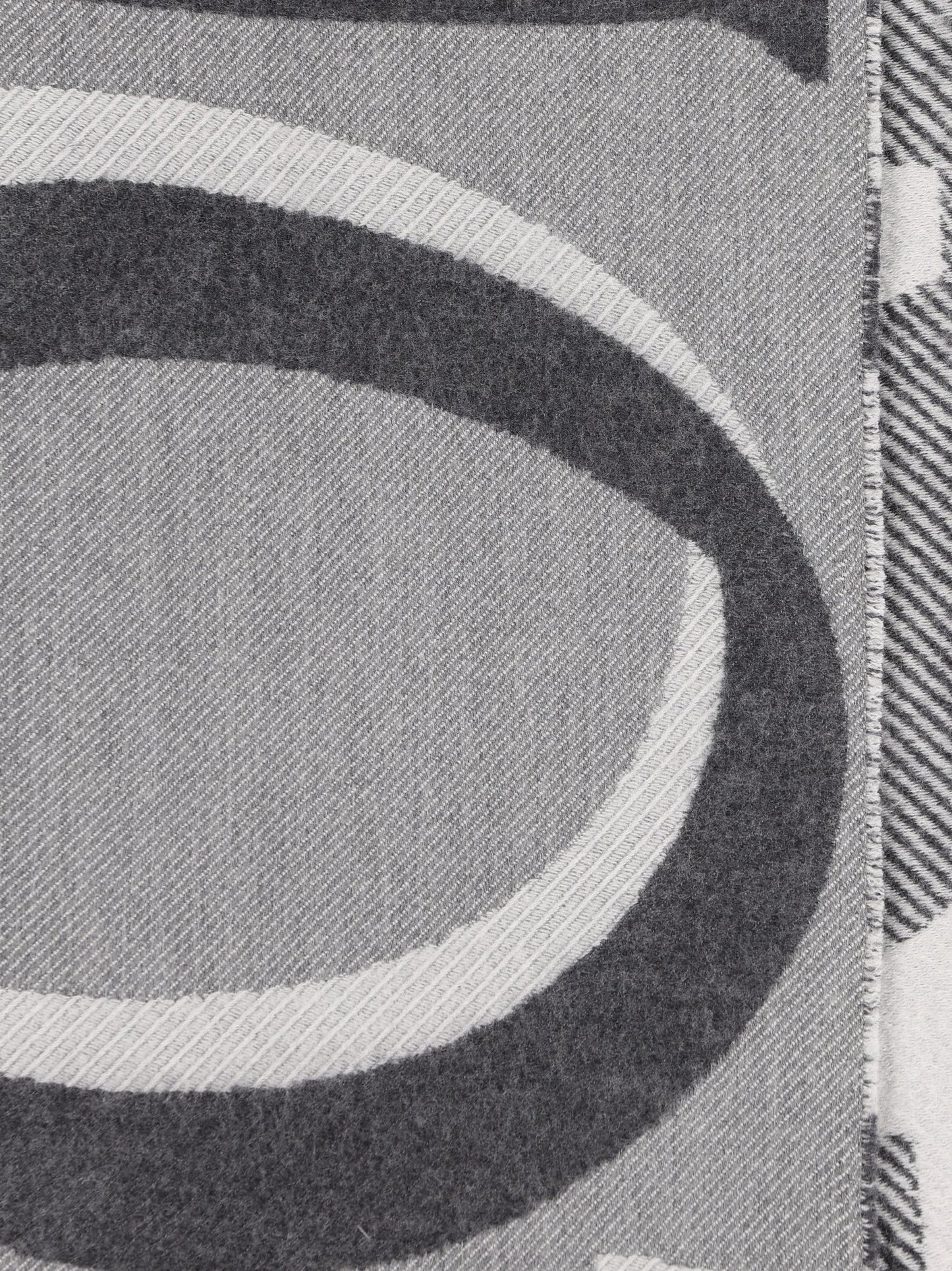 Sciarpa realizzata in lana e cashmere. FSA4SS1W13 1226 LOEWE