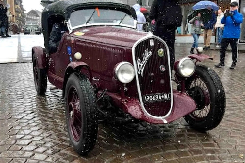 Torna la WinteRace Cortina: 70 auto storiche sfrecciano per le Dolomiti