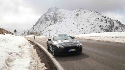 WinteRace, lo spettacolo delle auto storiche su e giù per le Dolomiti