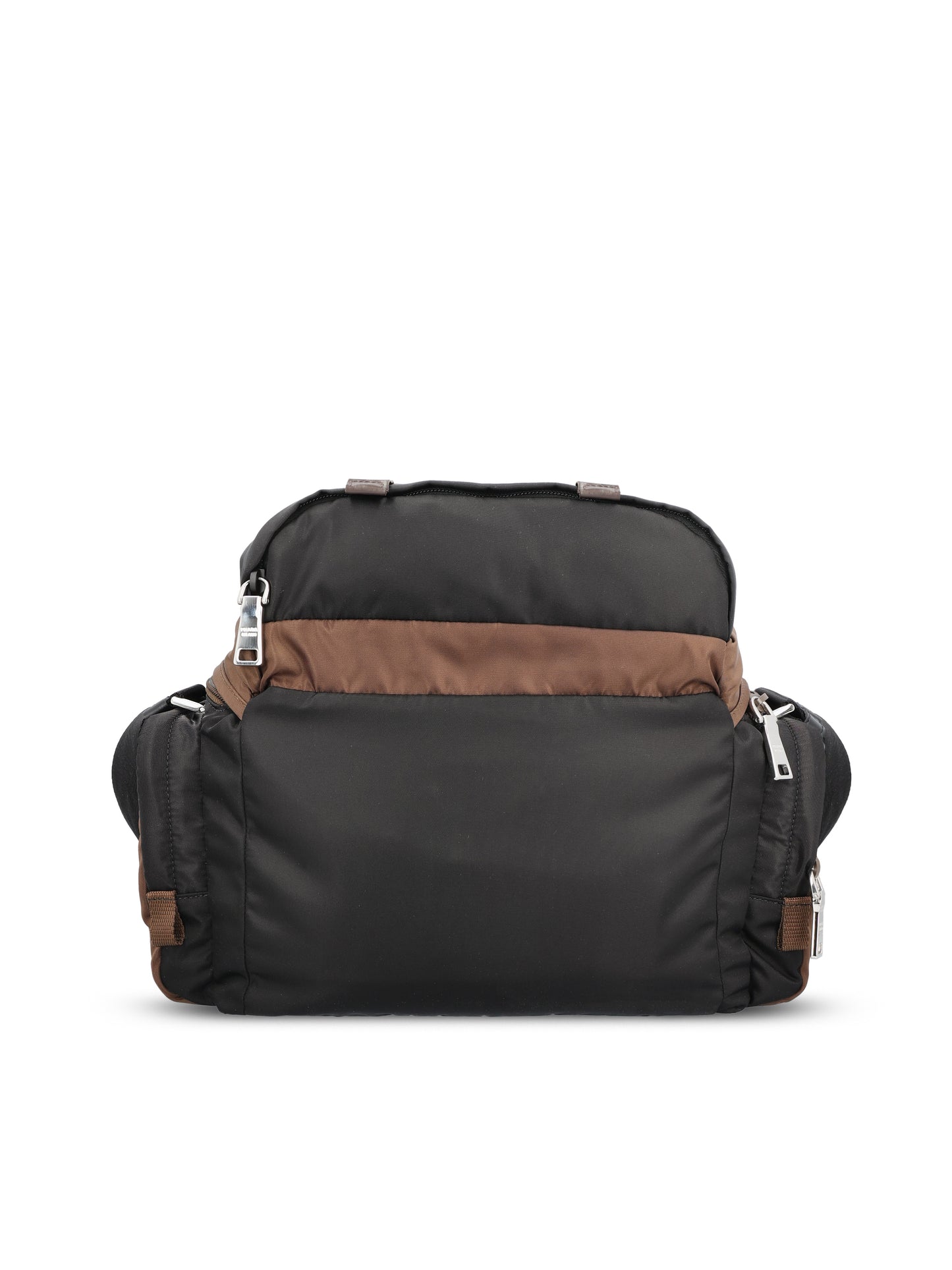 Bolso fabricado en poliamida reciclada.