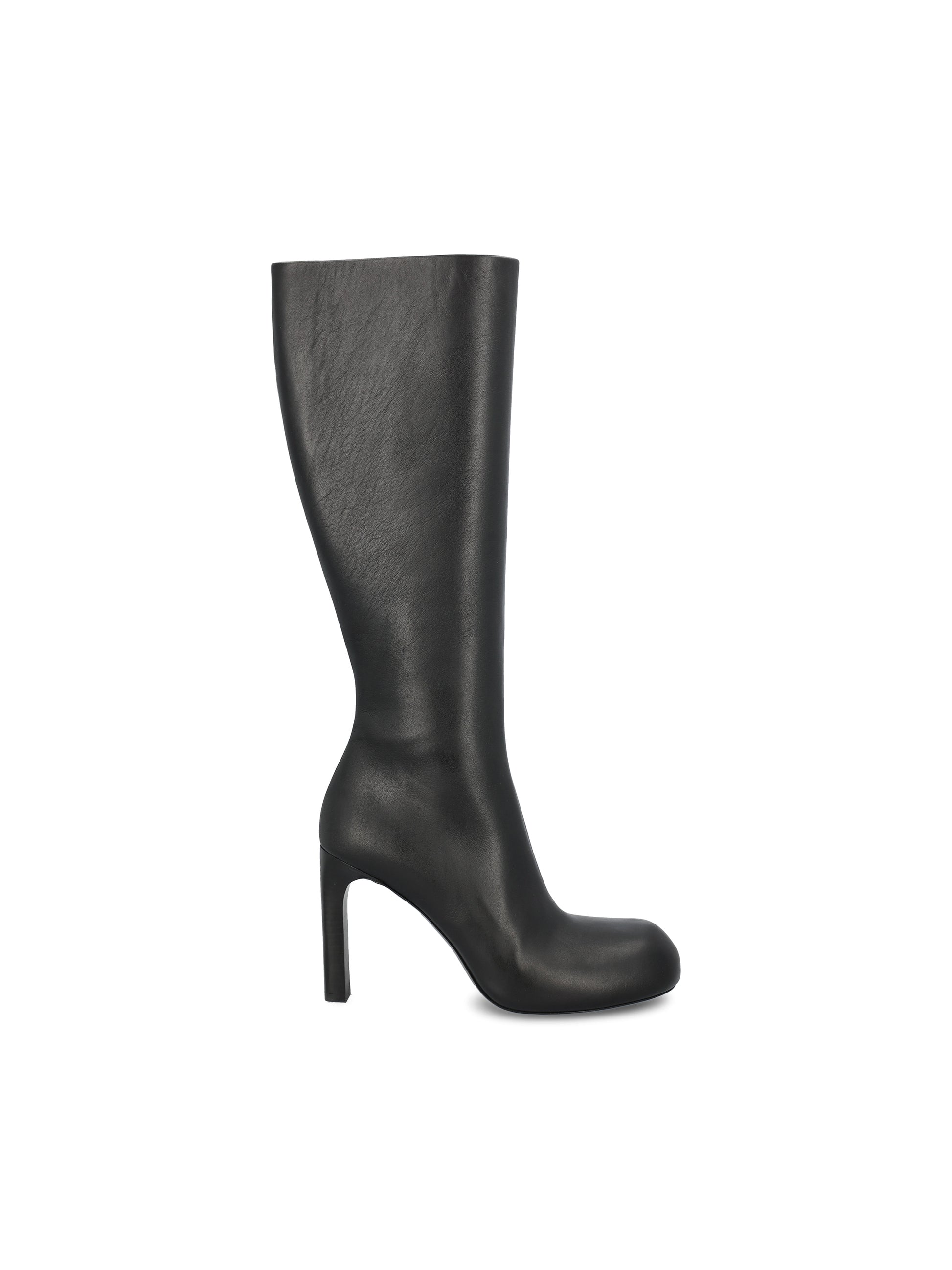 Stivale realizzato in pelle di vitello. 844899 WBDH51081 BALENCIAGA 