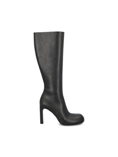 Stivale realizzato in pelle di vitello. 844899 WBDH51081 BALENCIAGA 