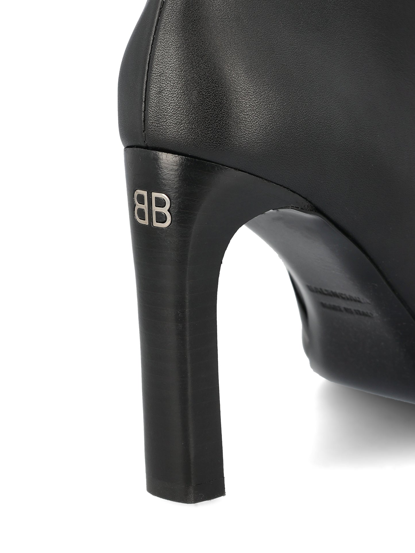 Stivale realizzato in pelle di vitello. 844899 WBDH51081 BALENCIAGA 