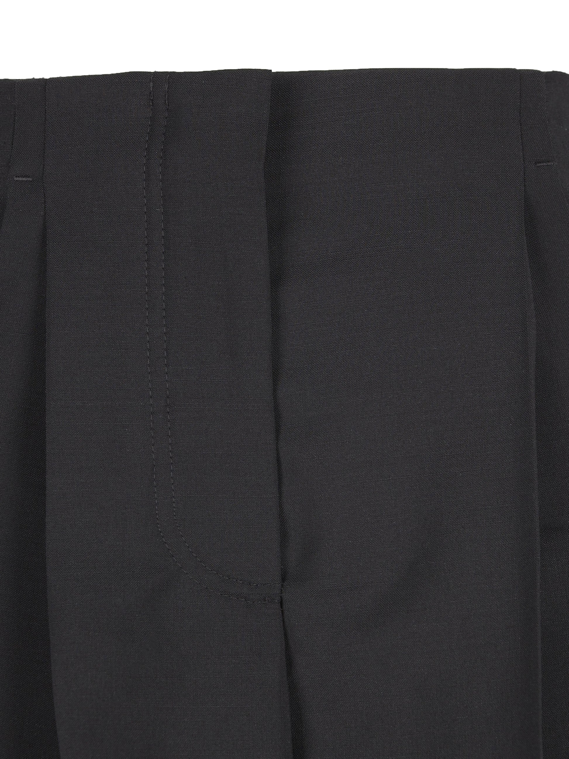 Pantaloni realizzati in lana e mohair. FR6655 AQ3HF0GME FENDI 