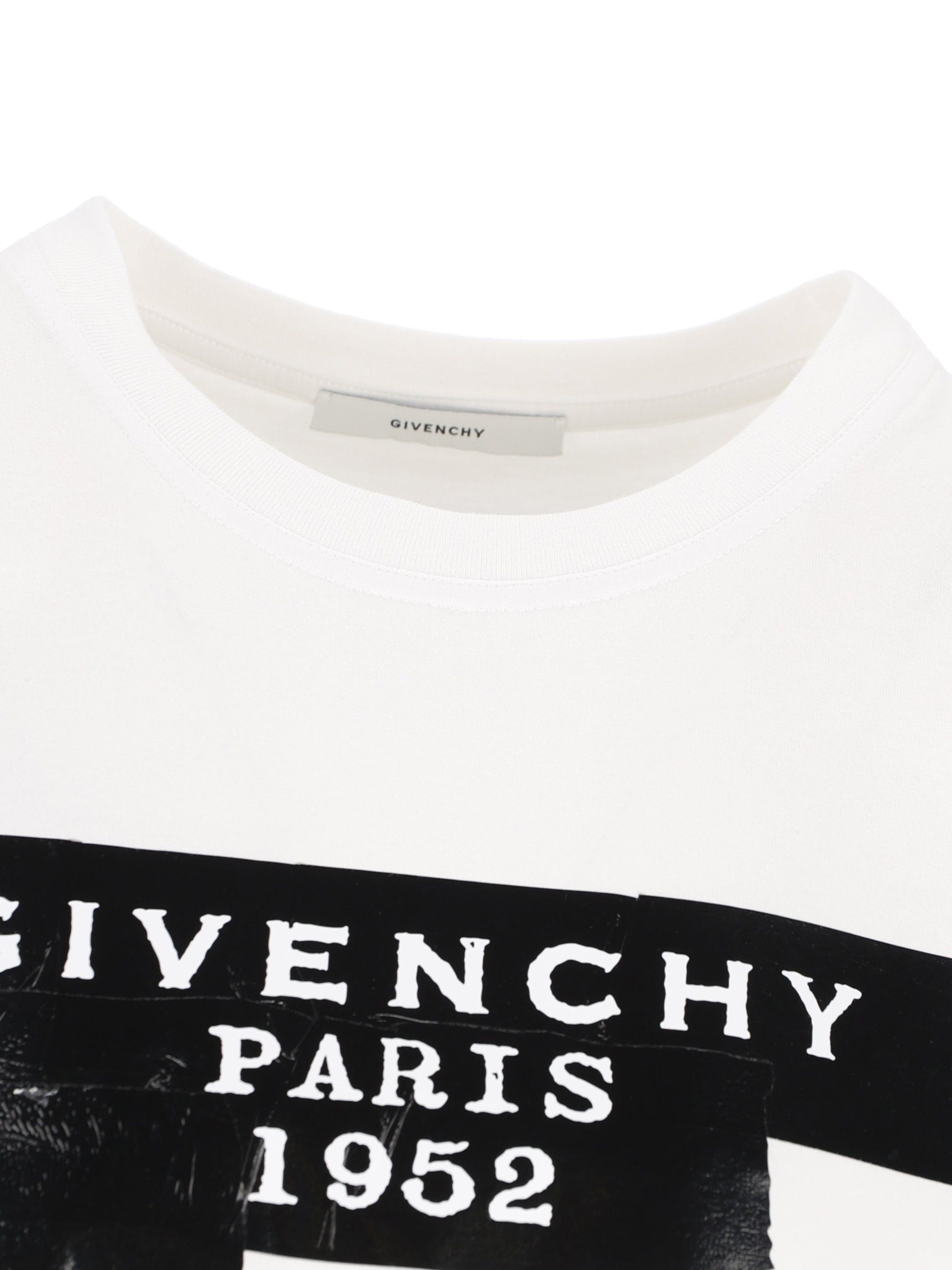 T-Shirt realizzata in cotone. BW70FJP78U 100 GIVENCHY 