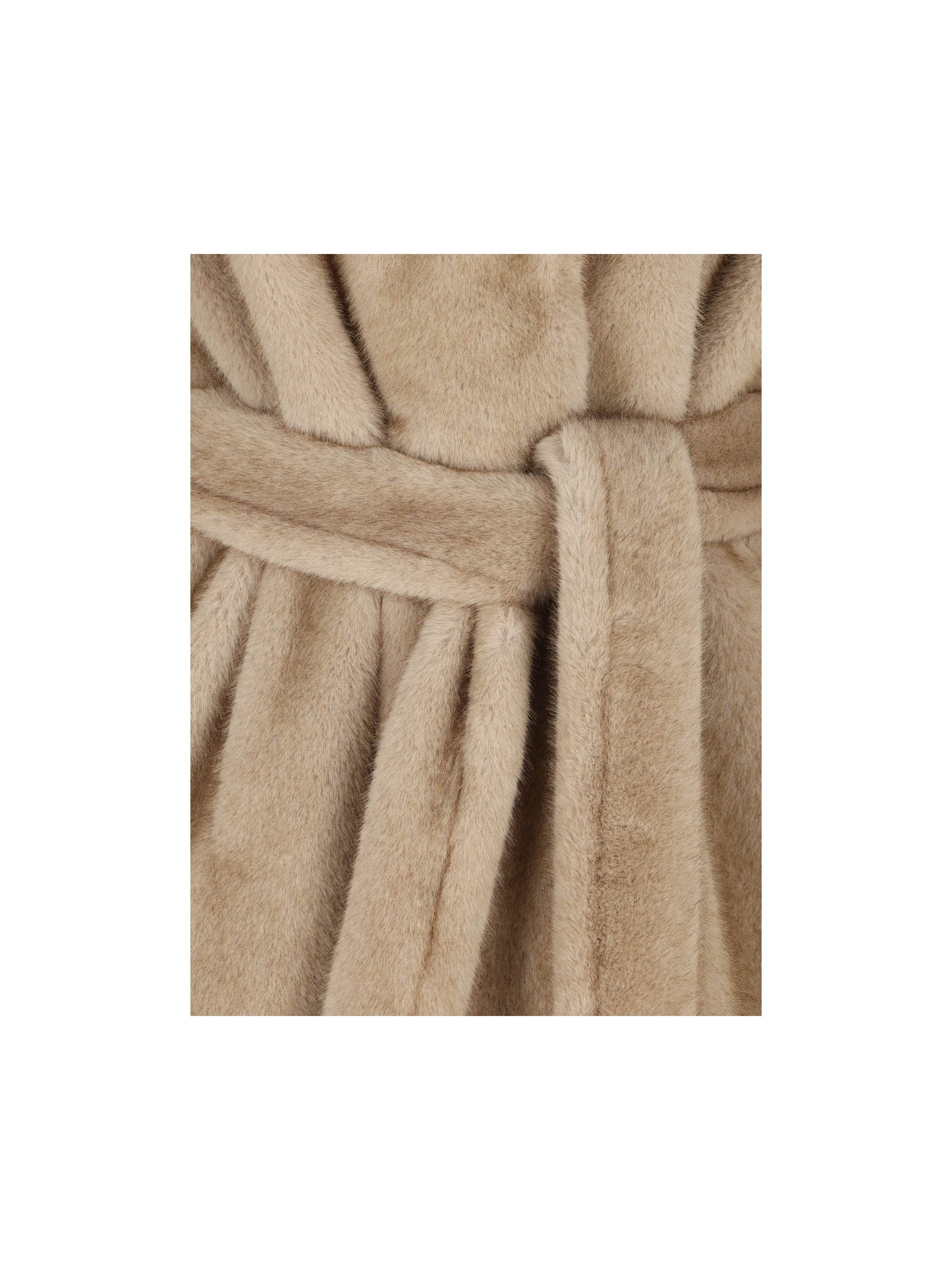 Cappotto realizzato in poliestere. CA000582D 127391985 HERNO 