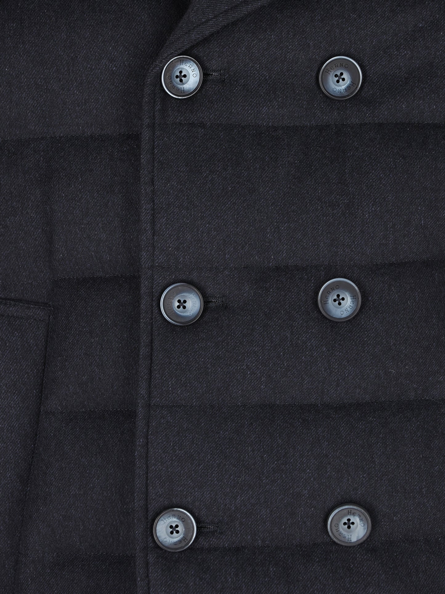 Piumino realizzato in seta e cashmere. PI001260U 380879200 HERNO 
