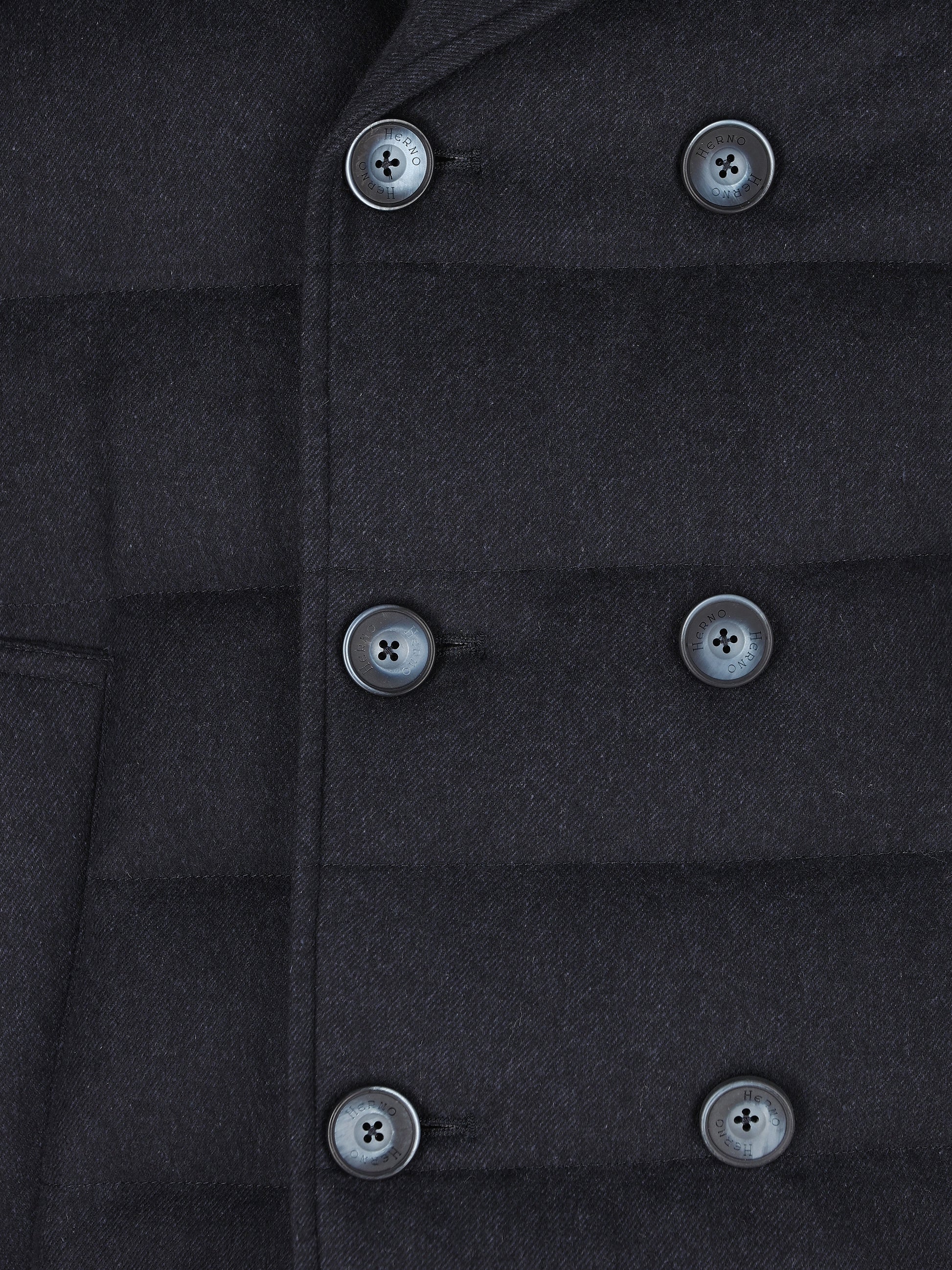 Piumino realizzato in seta e cashmere. PI001260U 380879200 HERNO 