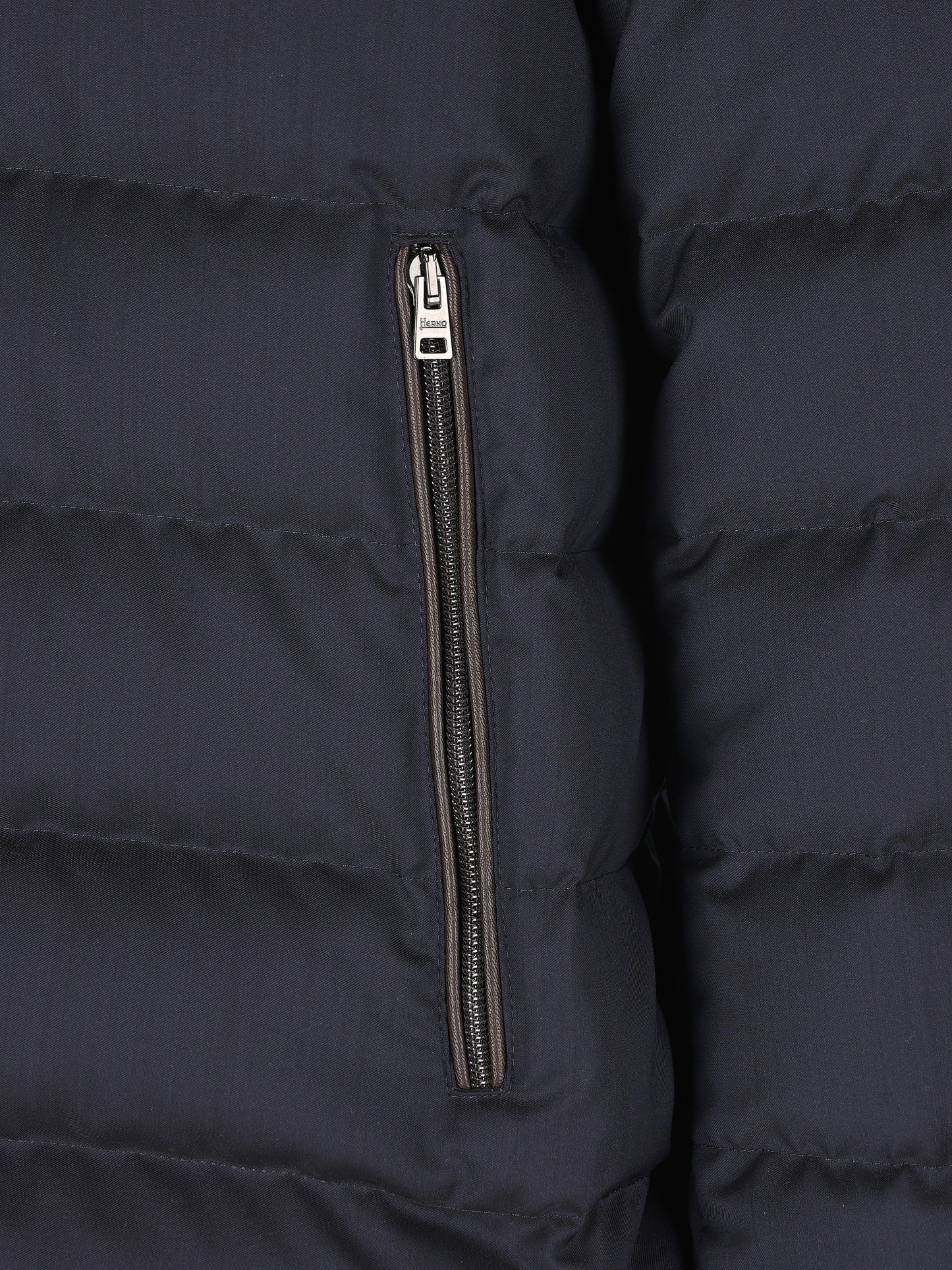 Piumino realizzato in misto lana vergine. PI001262U 127369200 HERNO 