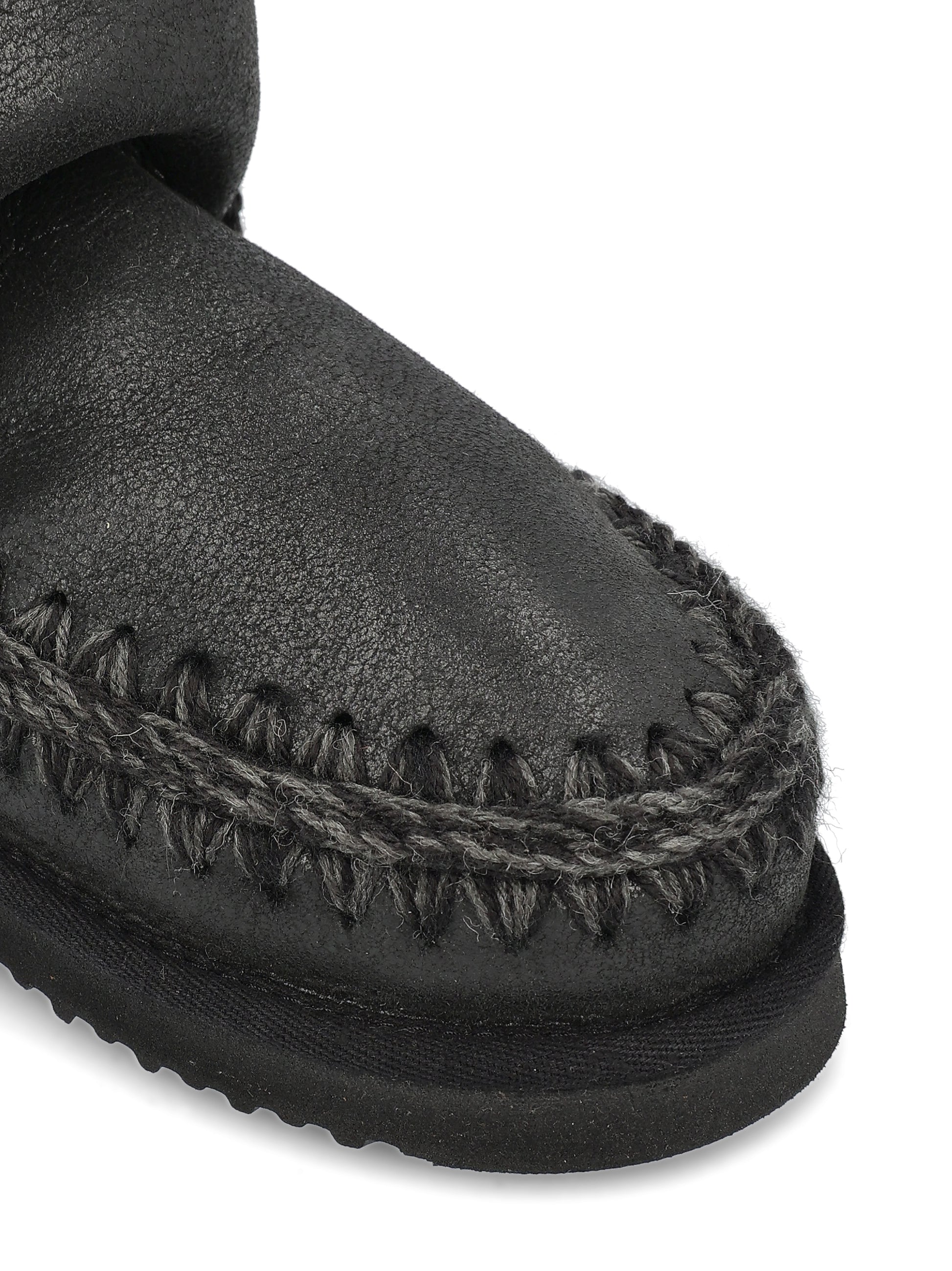 Stivali realizzati in pelle di montone. FW101036B CBKG MOU 