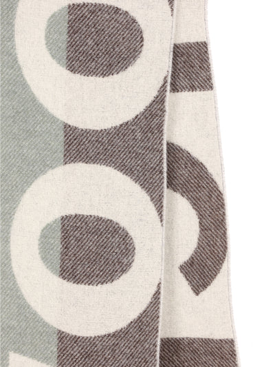 Sciarpa realizzata in lana. CFWWAC2010FRUT5143 7371 WOOLRICH 