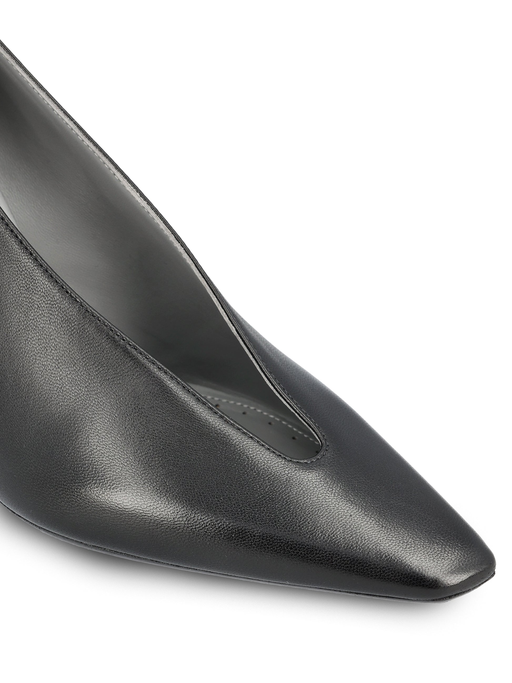 Décolleté in pelle. 869817 WCDH11080 BALENCIAGA 