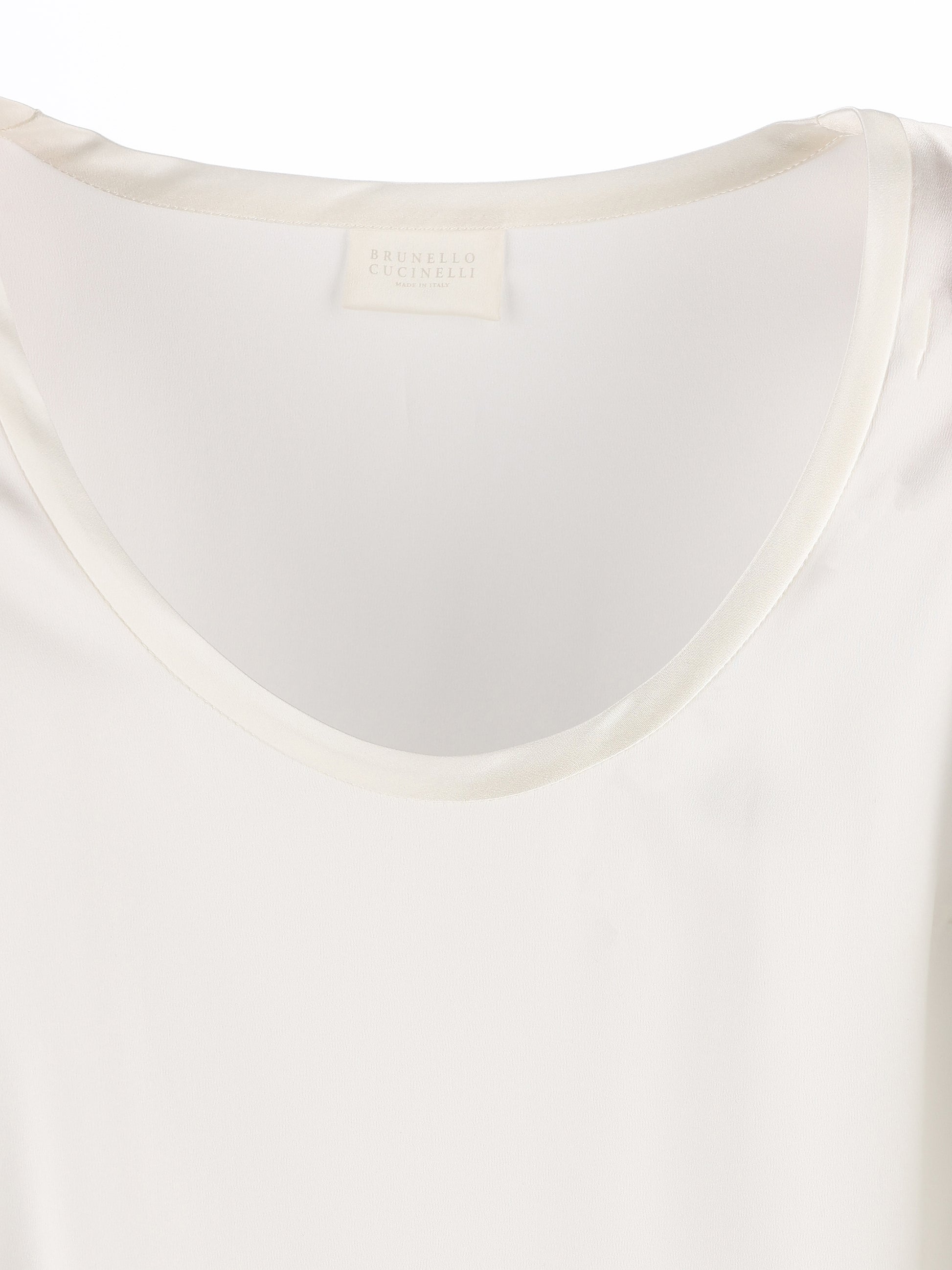 Top realizzato in seta. M0C59E0600 C600 BRUNELLO CUCINELLI 