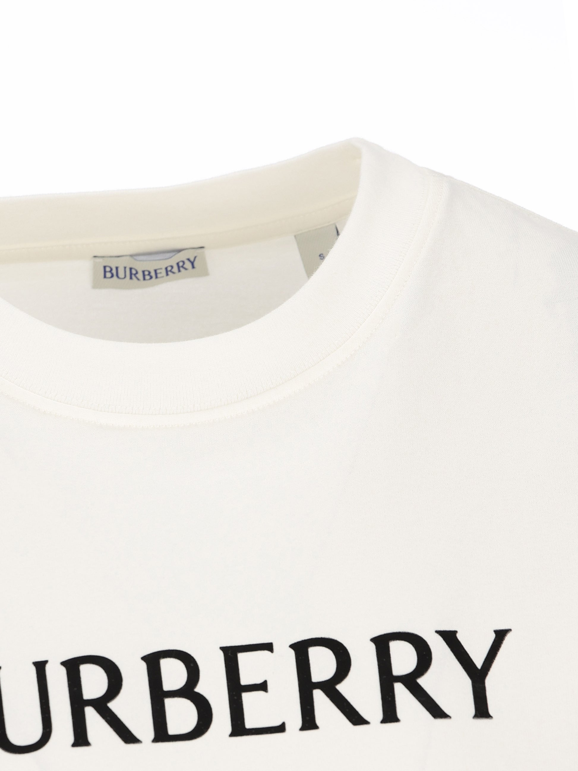 T-Shirt realizzata in cotone. 8118978 B7078 BURBERRY 