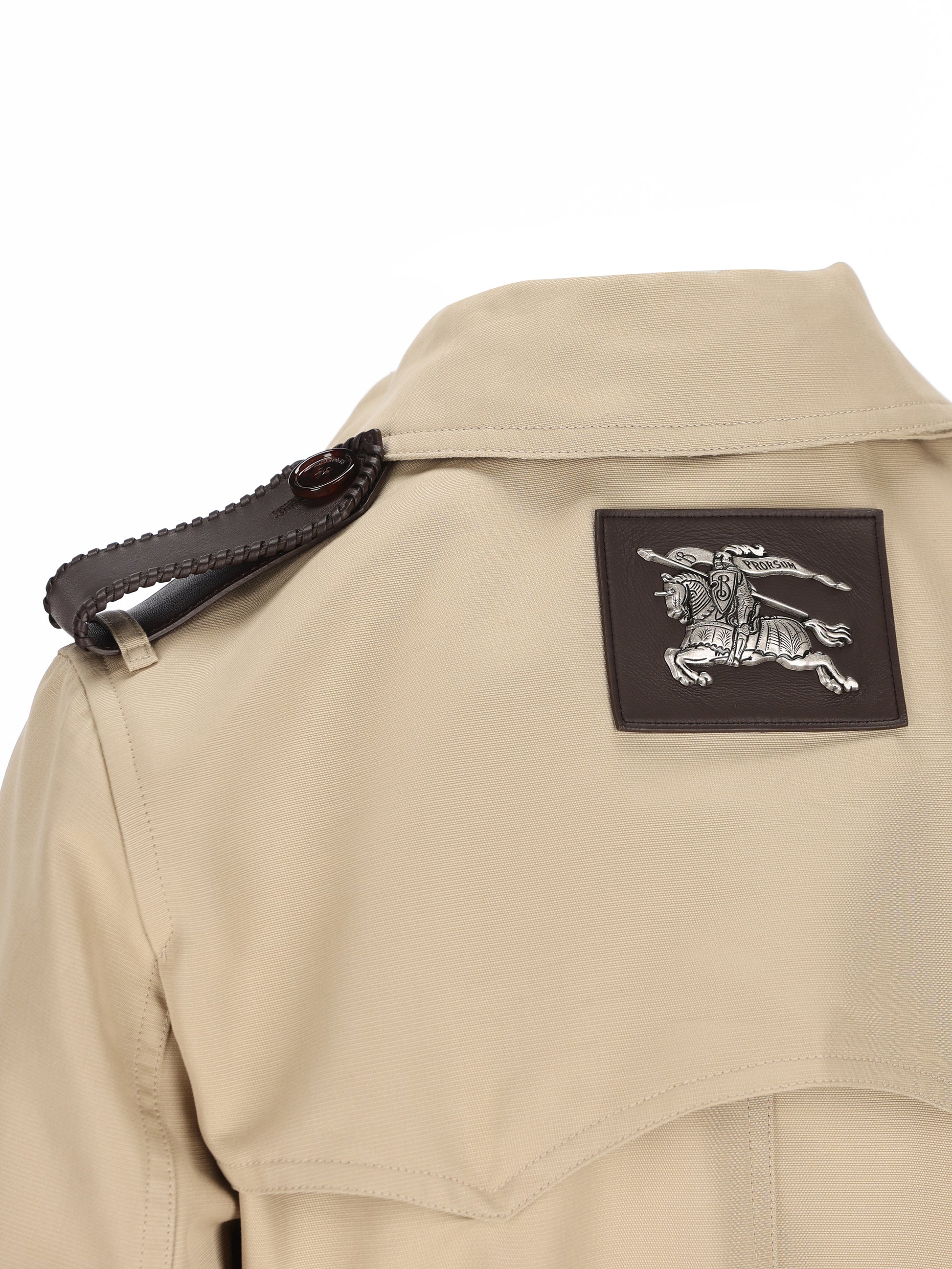 Trench realizzato in seta e cotone. 8126448 A2151 BURBERRY 