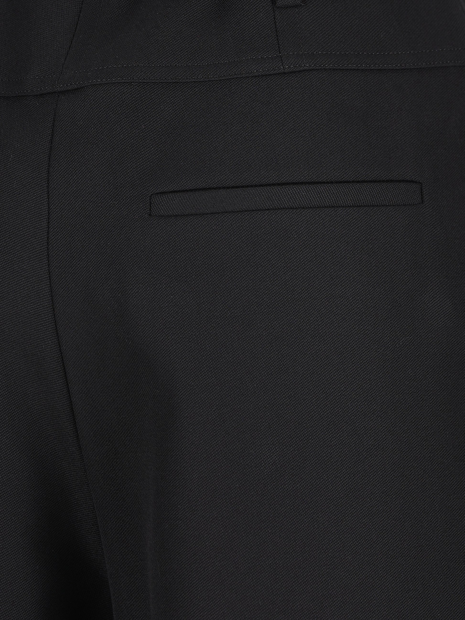 Pantaloni realizzati in lana. FR6673 AJYFF0GME FENDI 