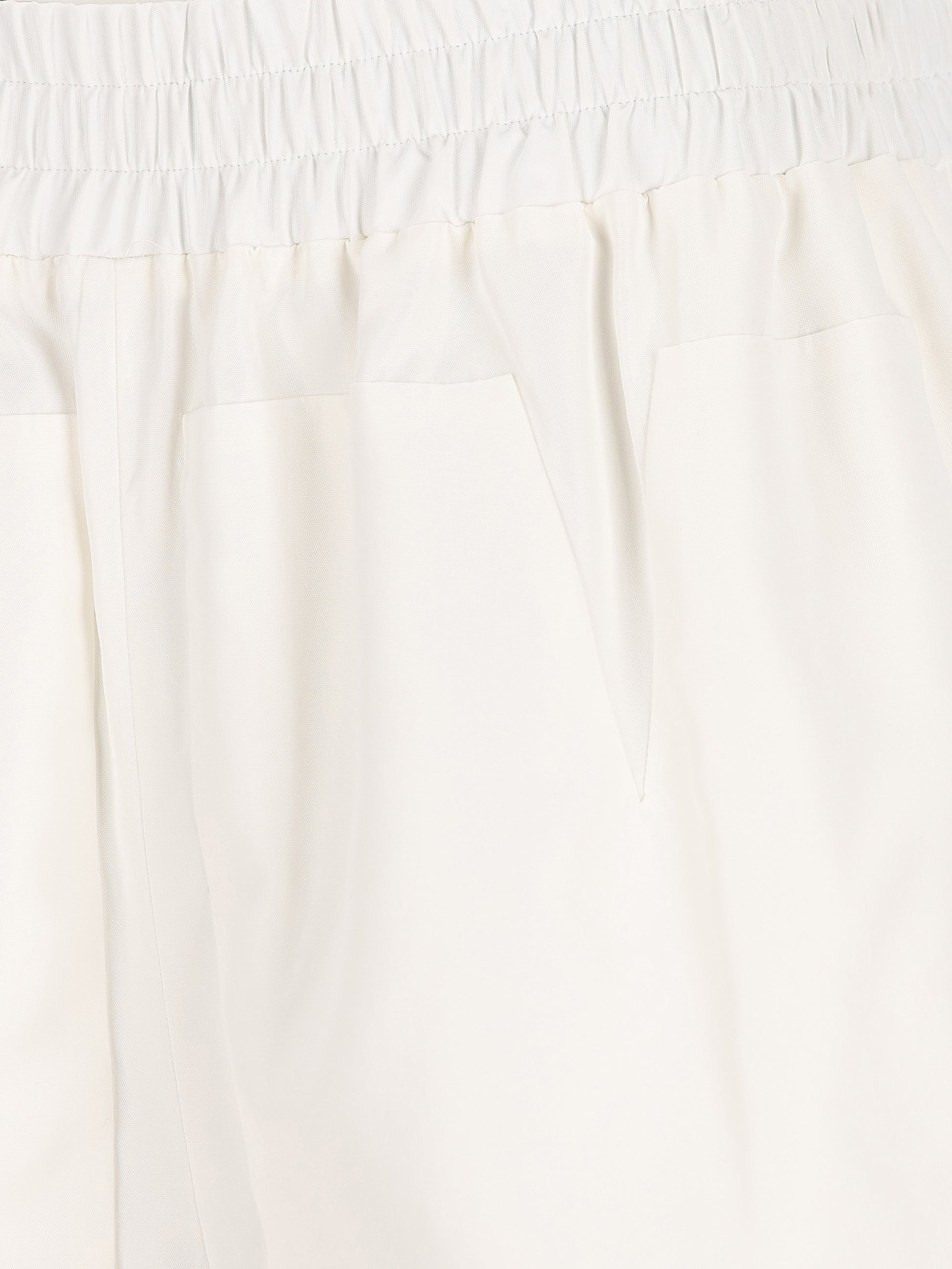 Shorts realizzati in viscosa e poliammide. FR6716 AW9BF0ZNM FENDI 