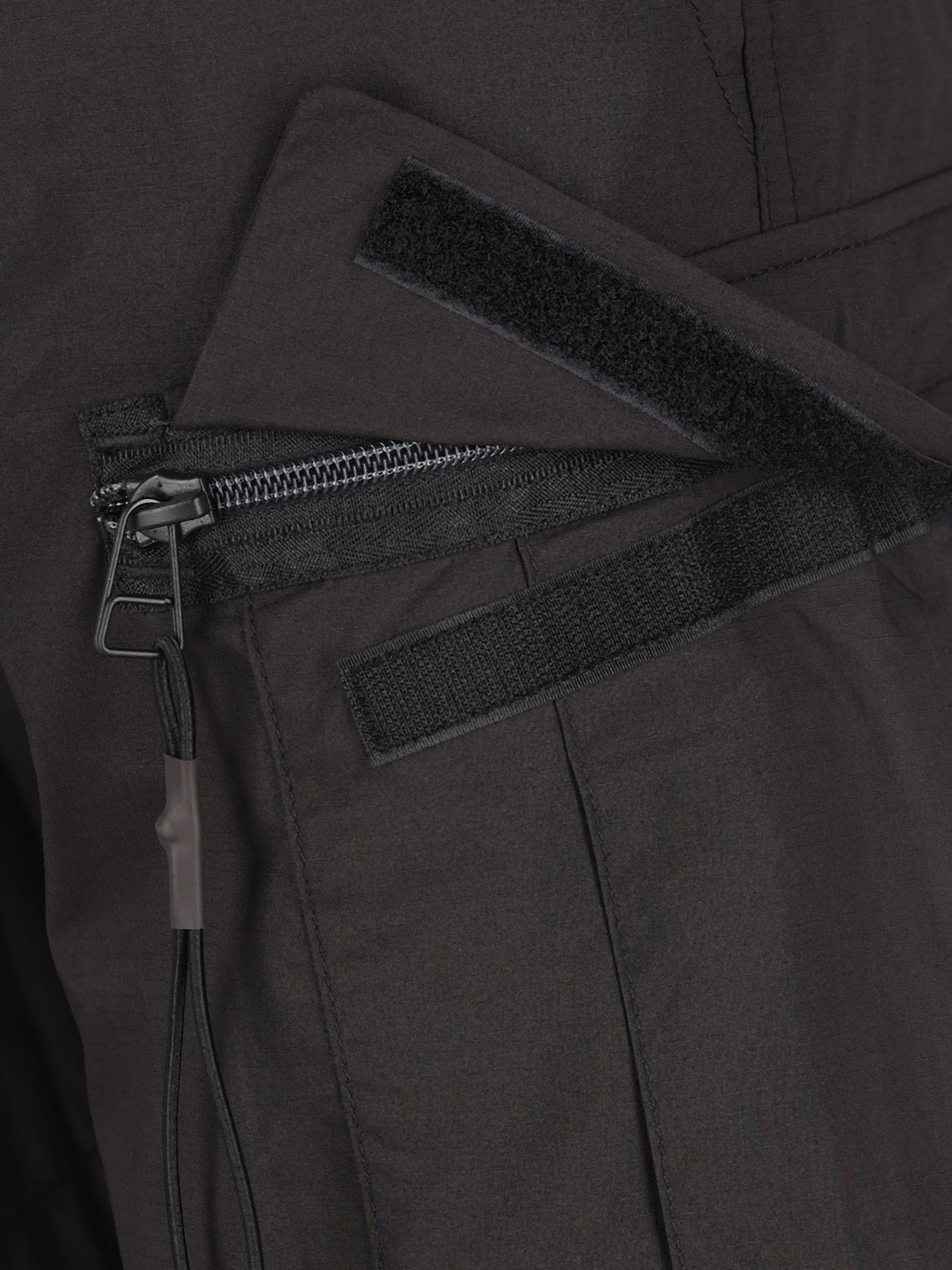 Pantaloni realizzati in cotone. D23677-D308 648 G-STAR 