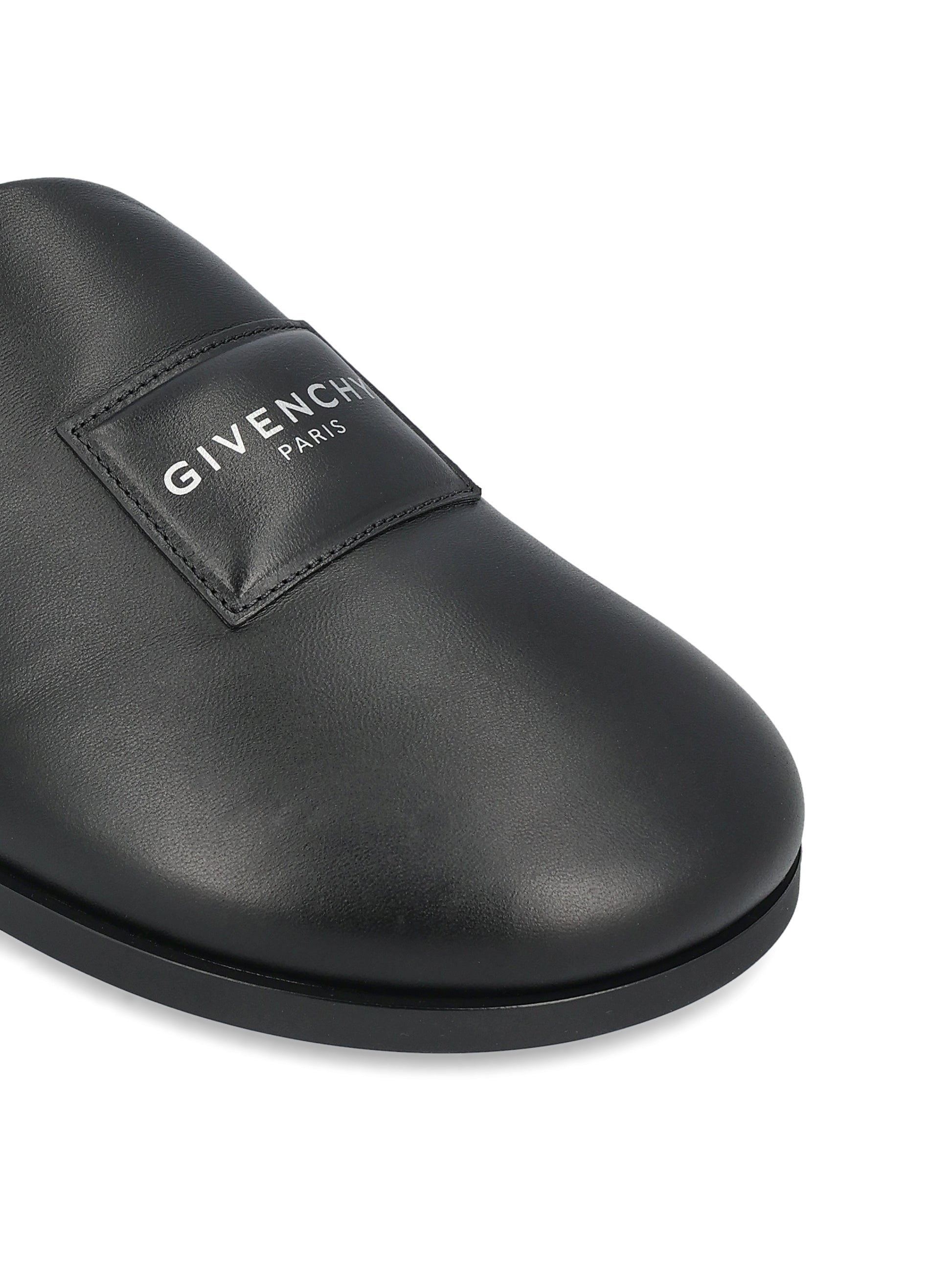 Mule realizzate in pelle. BE30AKE2GB 001 GIVENCHY 