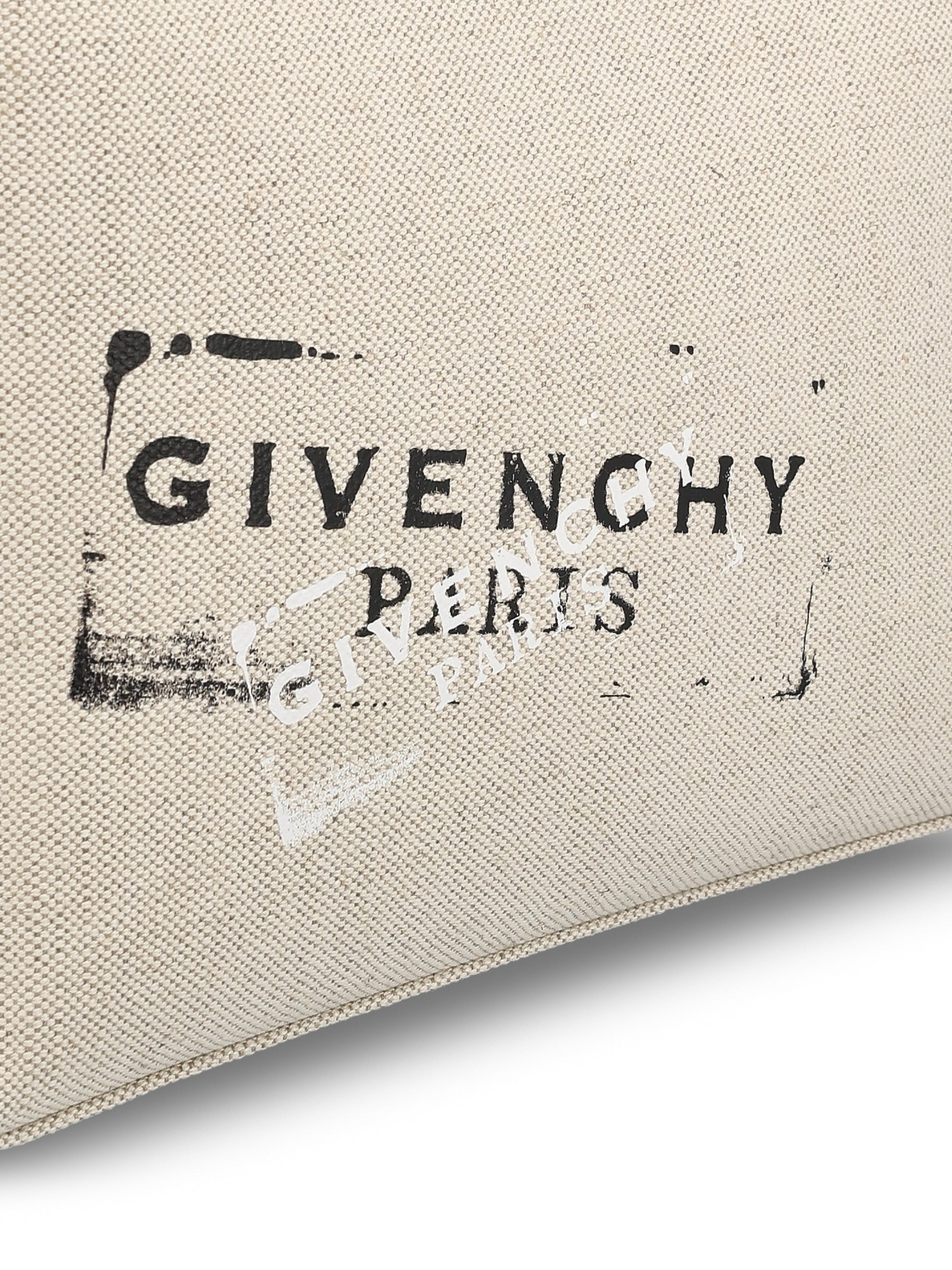 Pochette realizzata in cotone. BK60FVK21J 255 GIVENCHY 