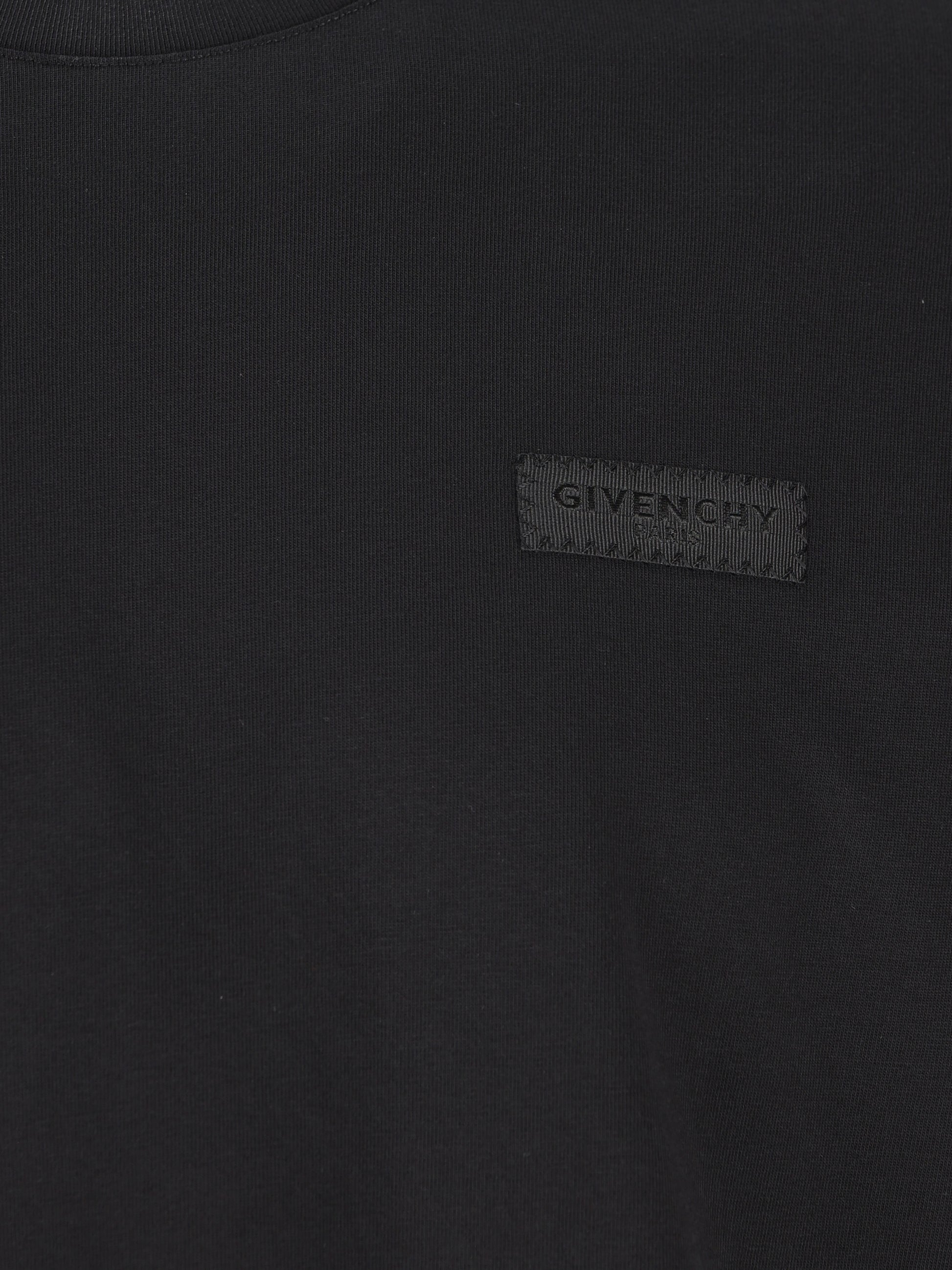 T-Shirt realizzata in cotone. BM71NK3YSJ 001 GIVENCHY 