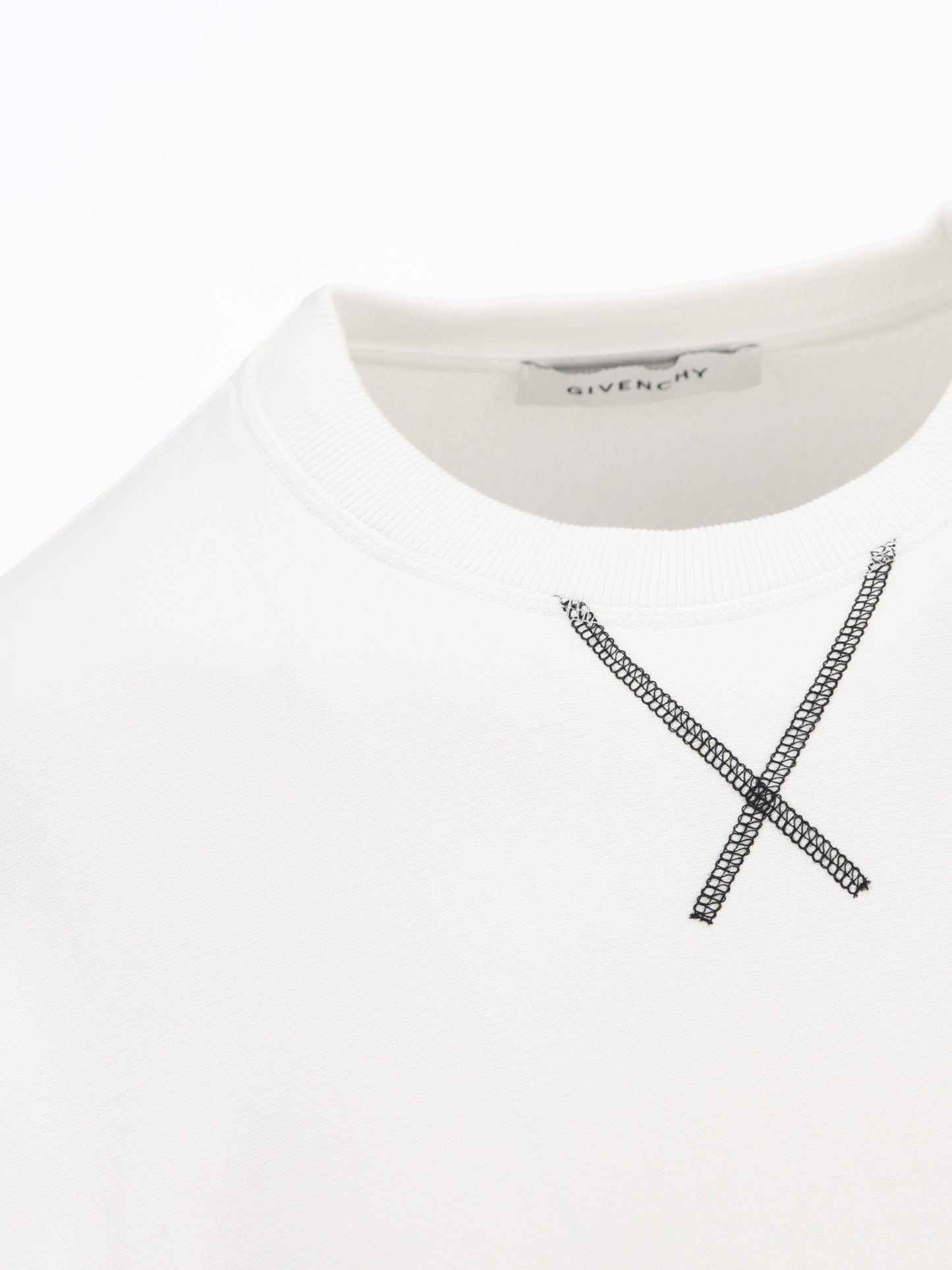 Felpa realizzata in cotone. BMJ0P63YS1 100 GIVENCHY 