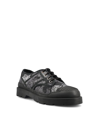 Stringata realizzata in tessuto GG. 848027 FAFLX8466 GUCCI 