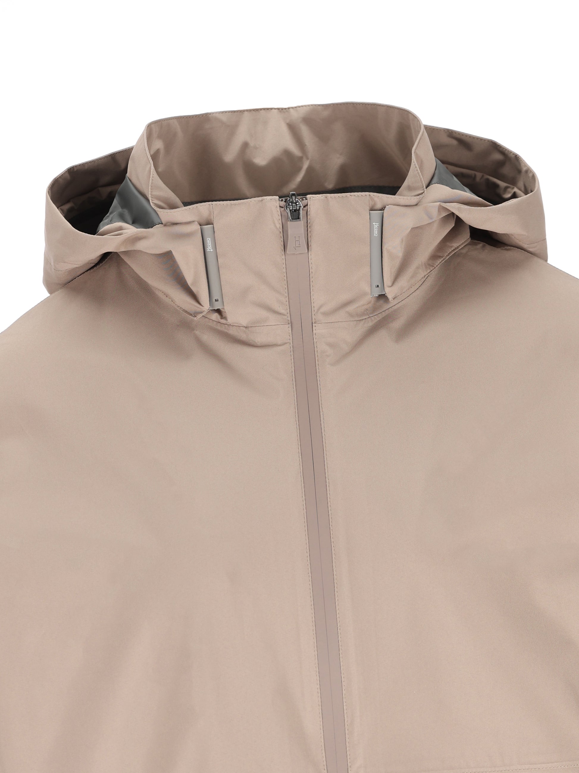 Giacca realizzata in poliammide ed elastan. GI000618U 128362600 HERNO 