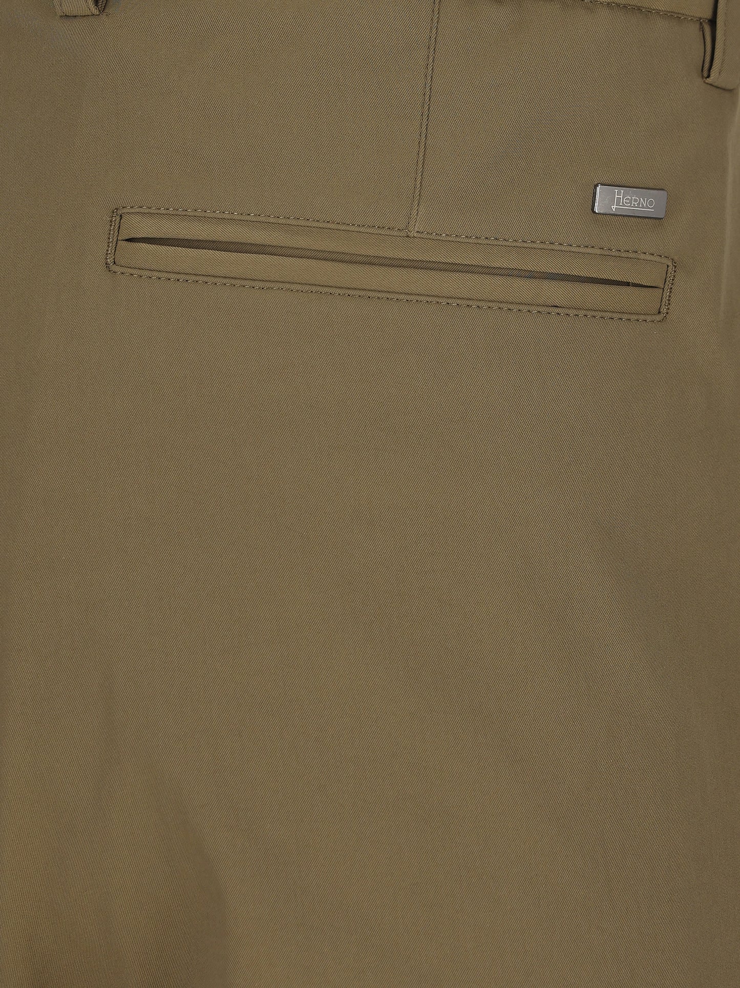 Pantaloni realizzati in poliestere e cotone. PT000091U 125317740 HERNO 