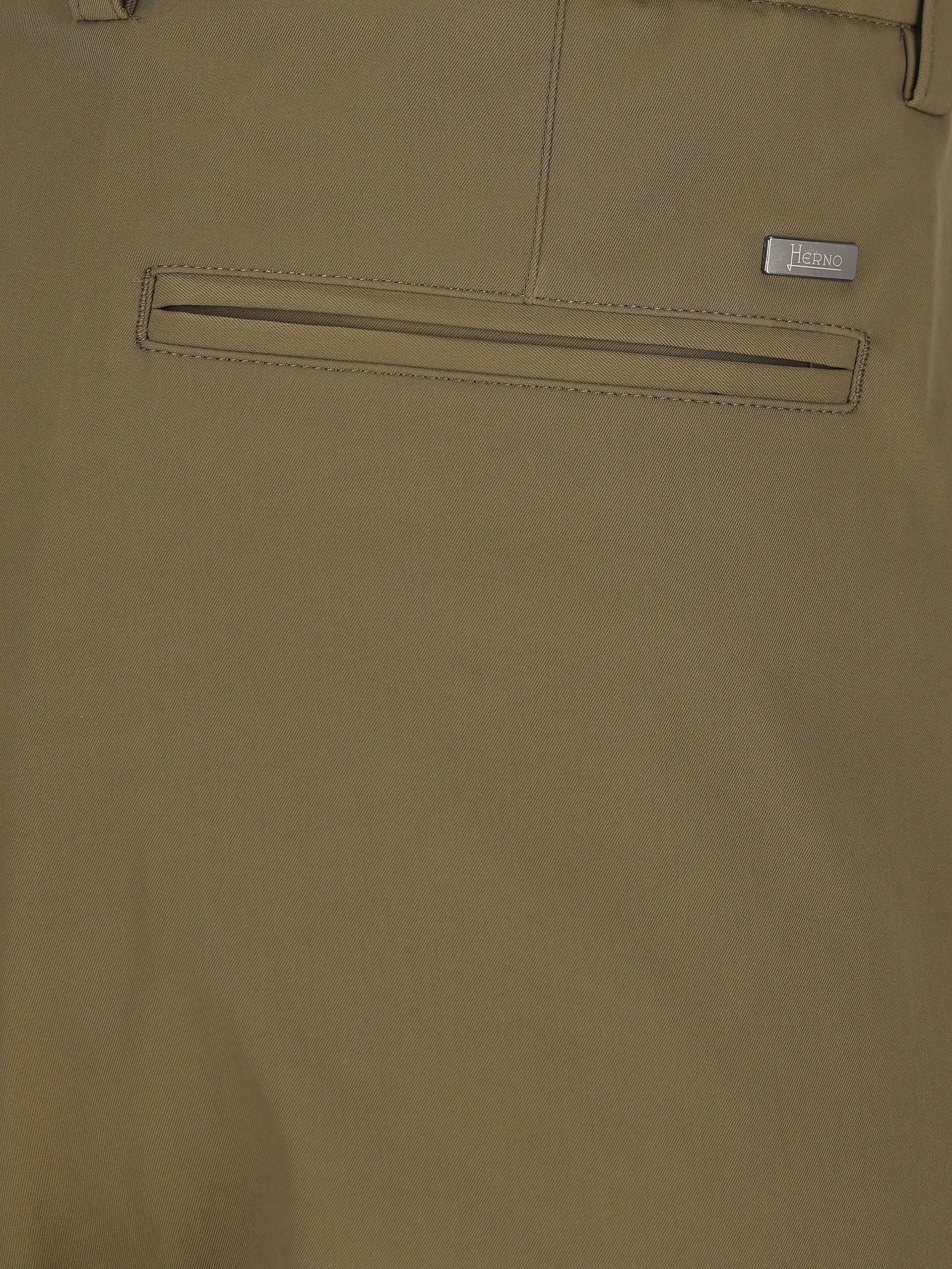 Pantaloni realizzati in poliestere e cotone. PT000091U 125317740 HERNO 