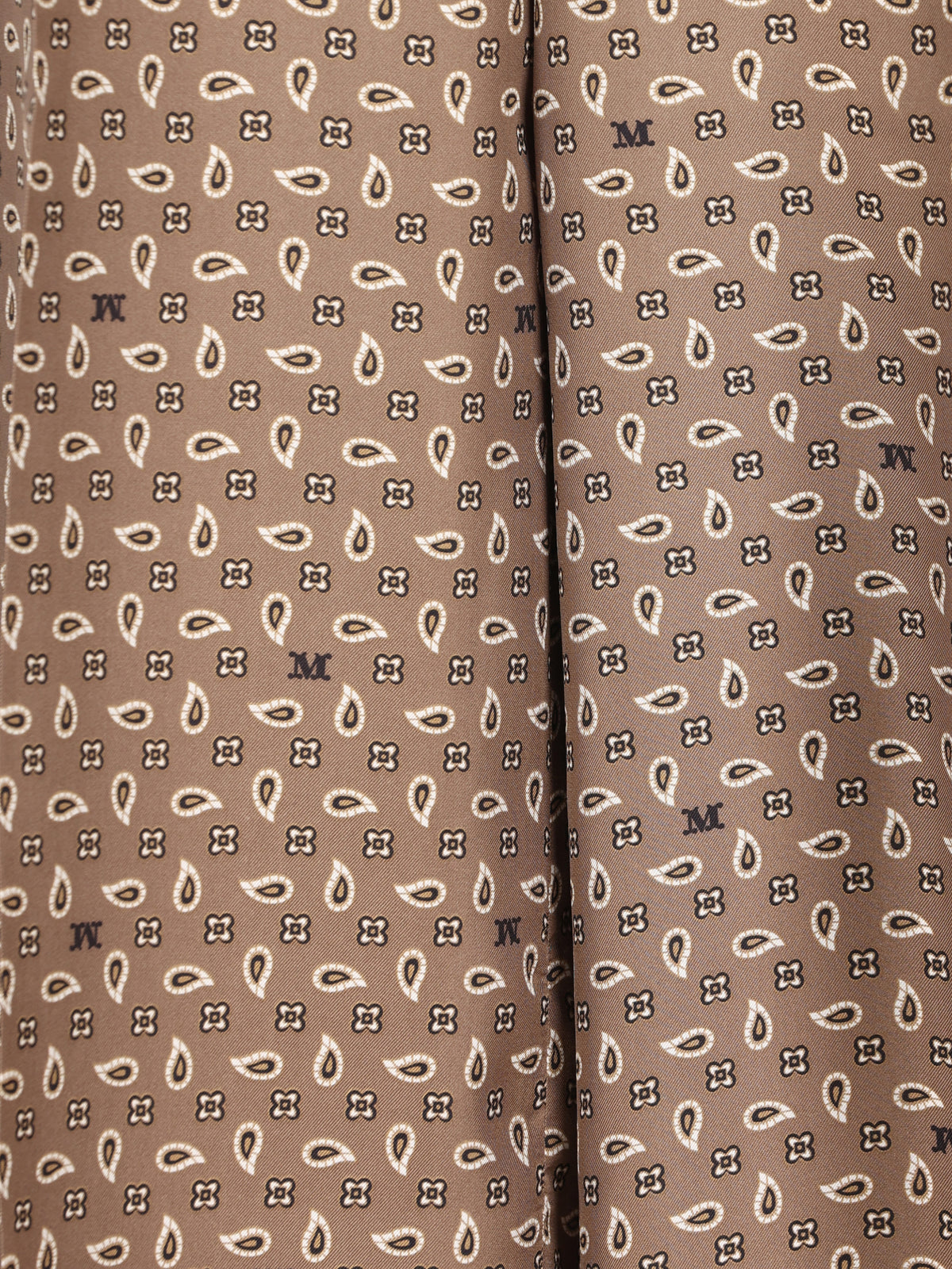 Pantaloni realizzati in seta. 2611131131600 006 MAX MARA 