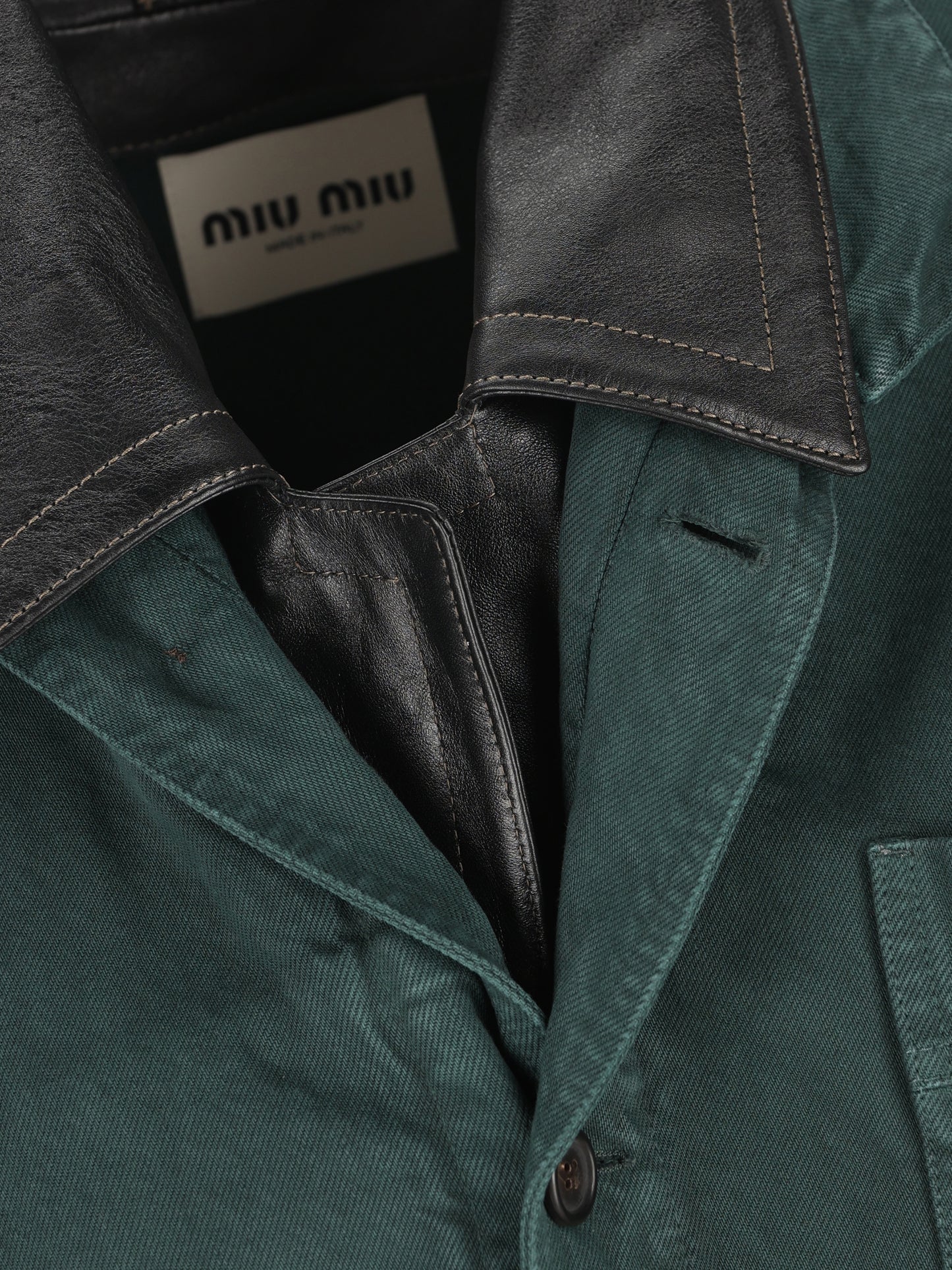Giacca realizzata in cotone. MH2053 19R2F0422 MIU MIU 
