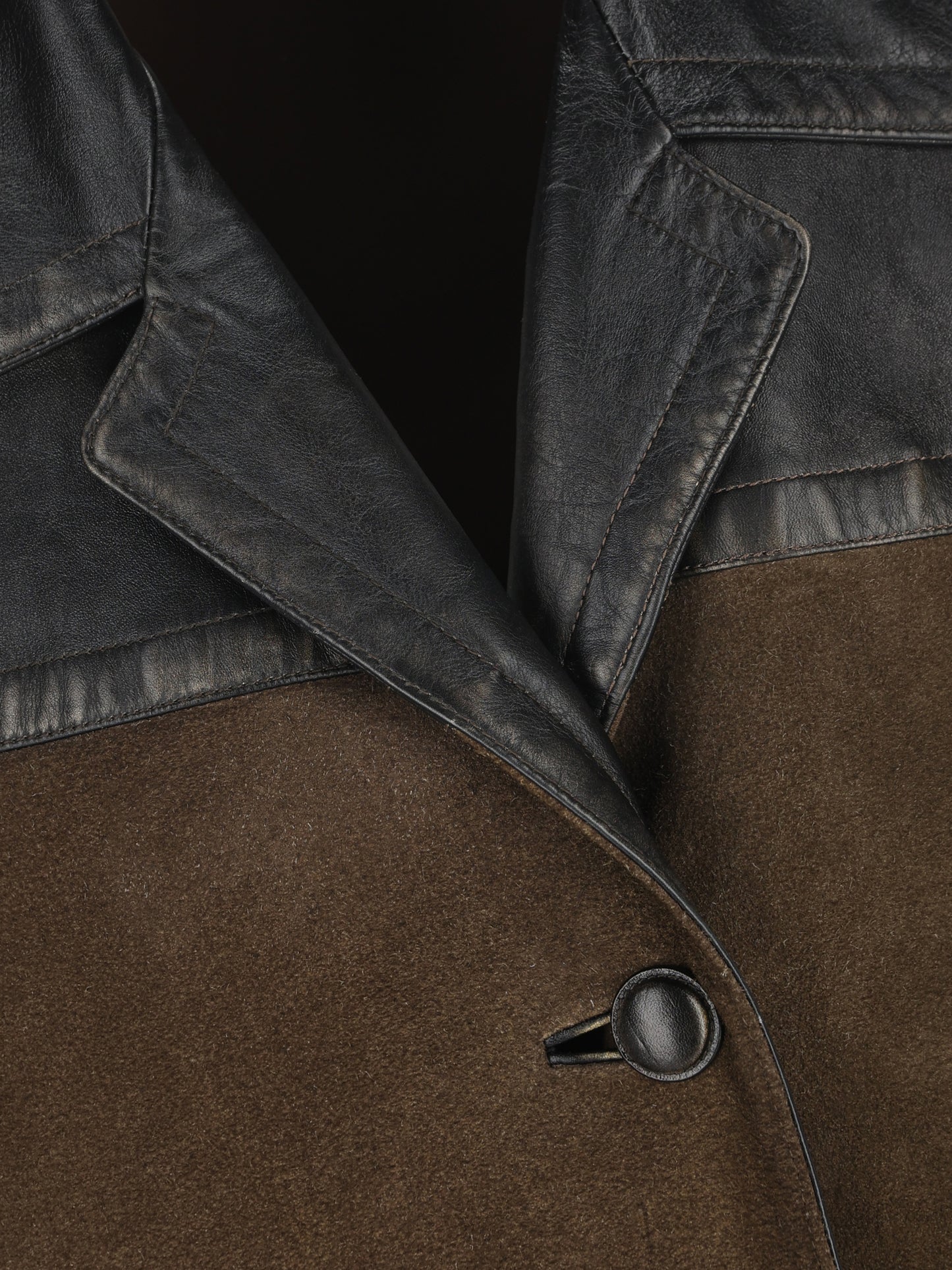 Giubbotto realizzato in pelle. MPW013 19MNF0017 MIU MIU 
