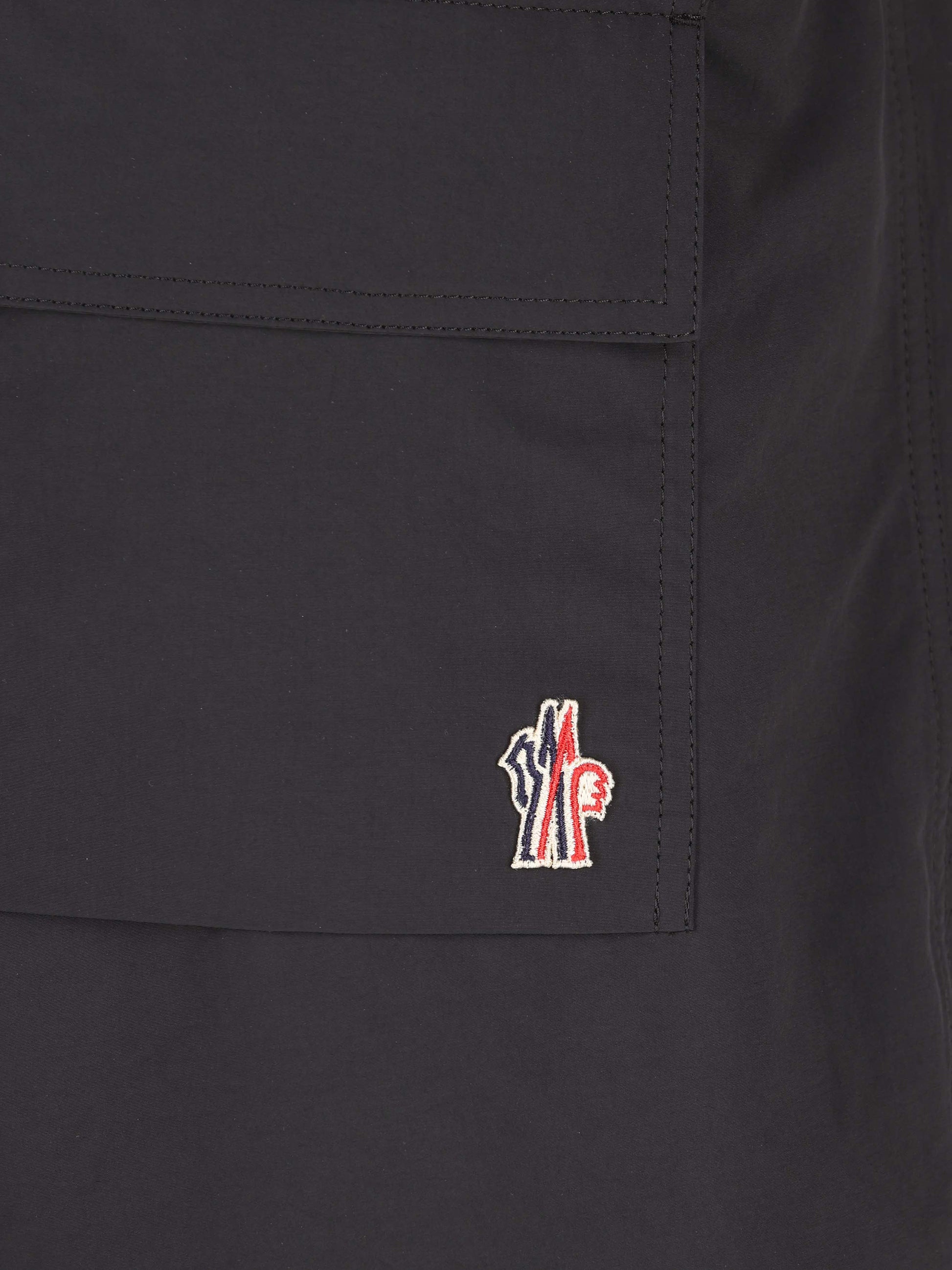 Shorts realizzati in poliestere. M2B00003 597SL999 MONCLER GRENOBLE 