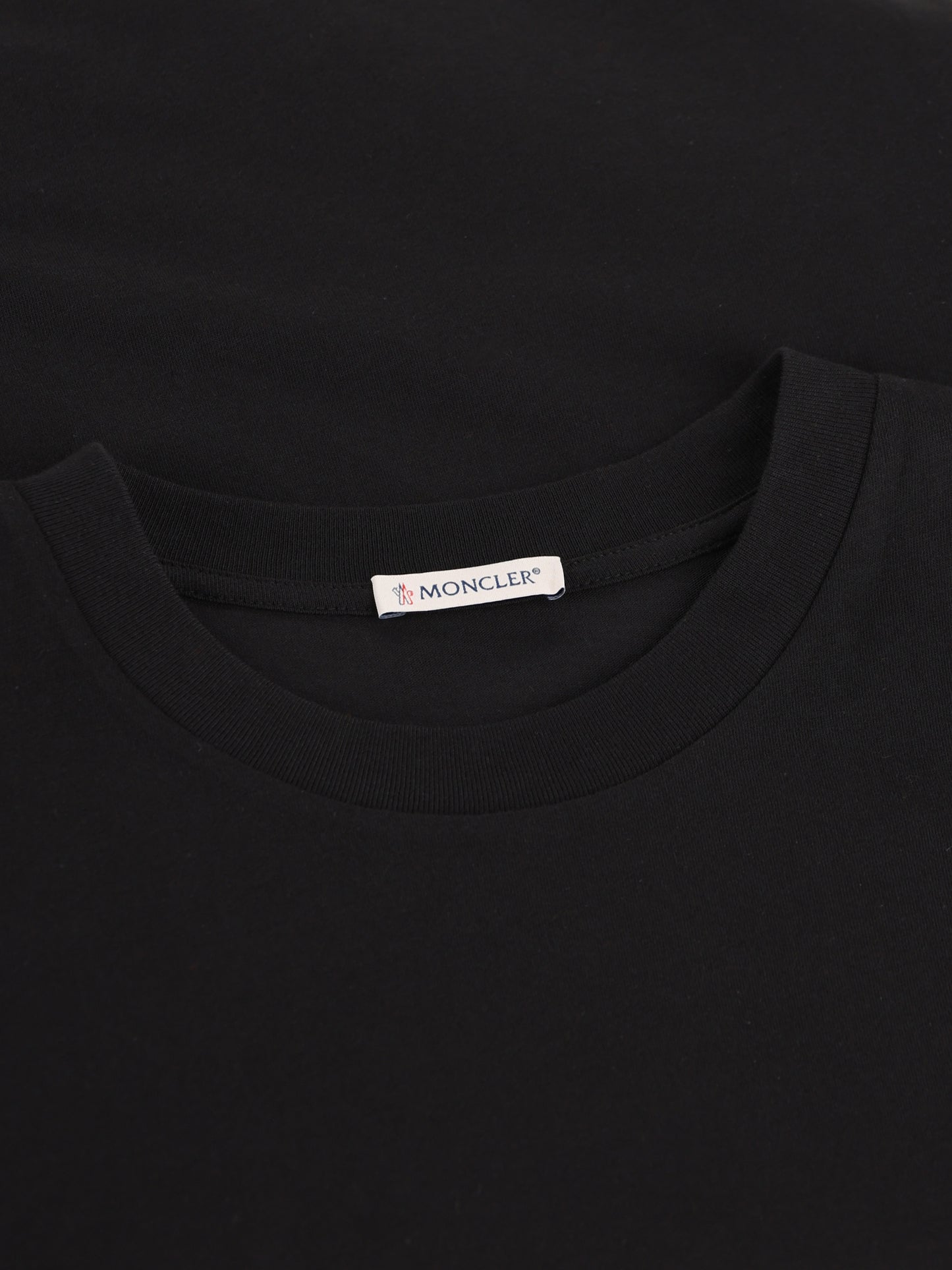 T-Shirt realizzata in cotone. W8C00029 89AUO999 MONCLER 