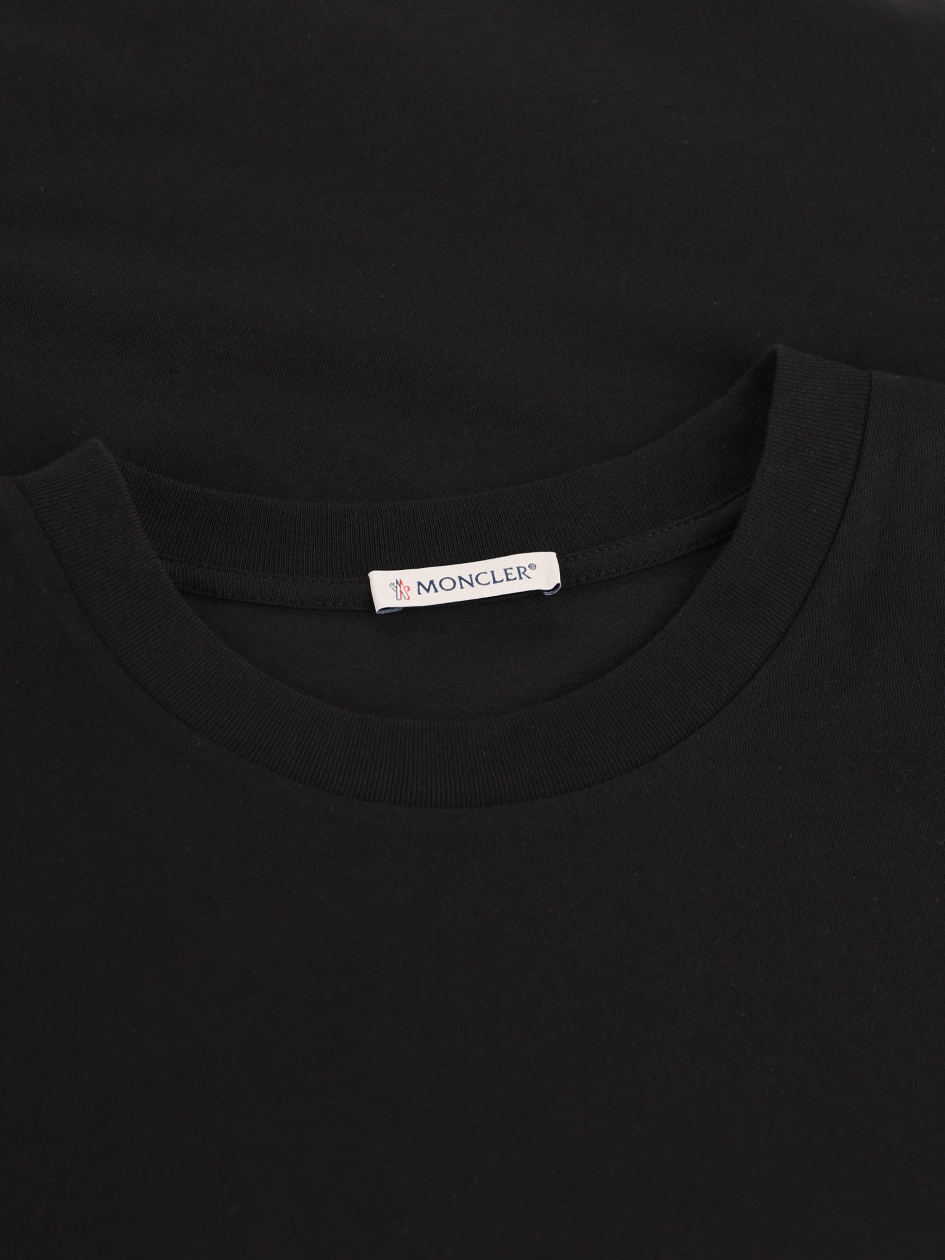 T-Shirt realizzata in cotone. W8C00029 89AUO999 MONCLER 