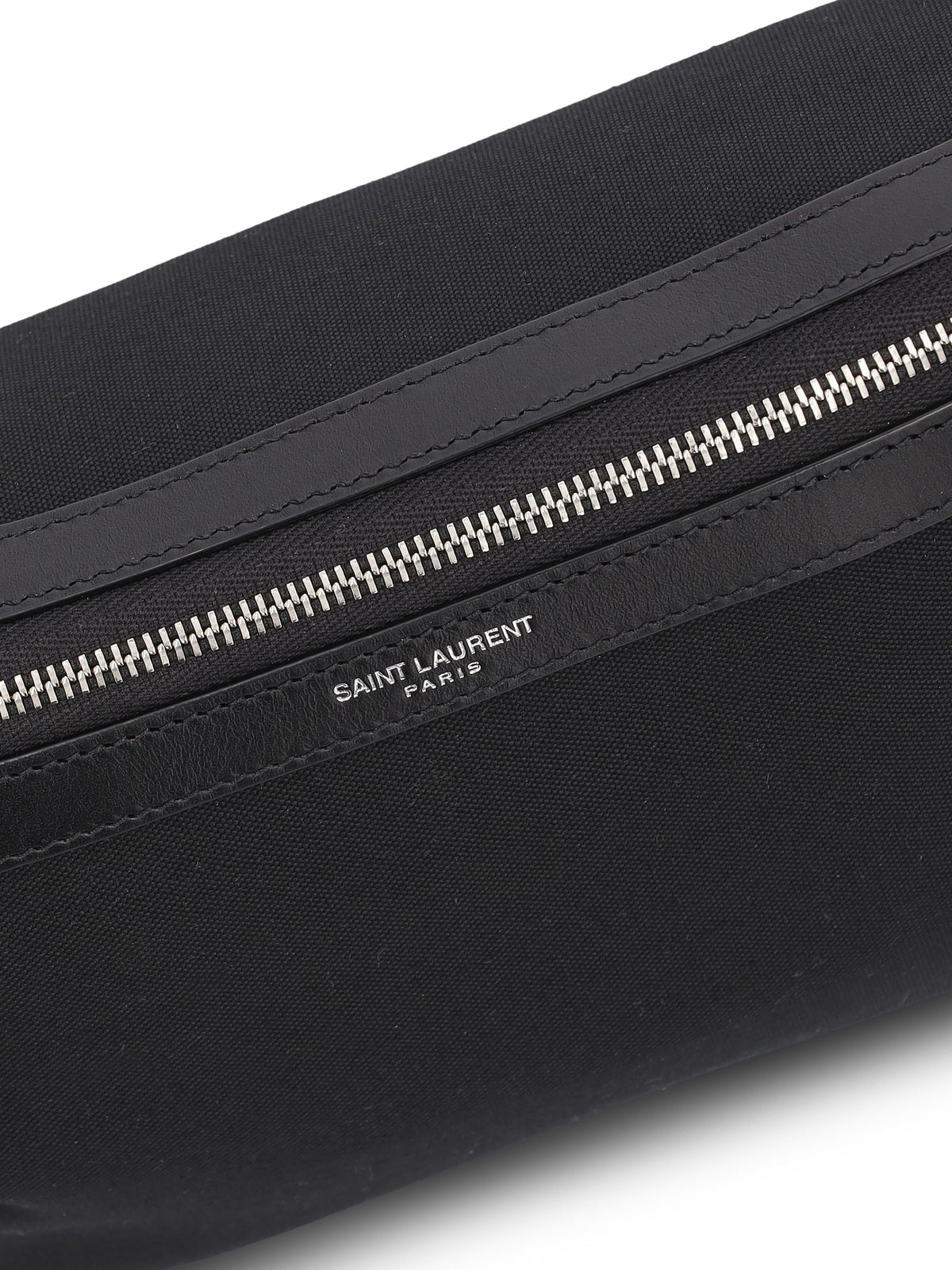 Marsupio realizzato in poliammide. 557831 FAE941000 SAINT LAURENT 