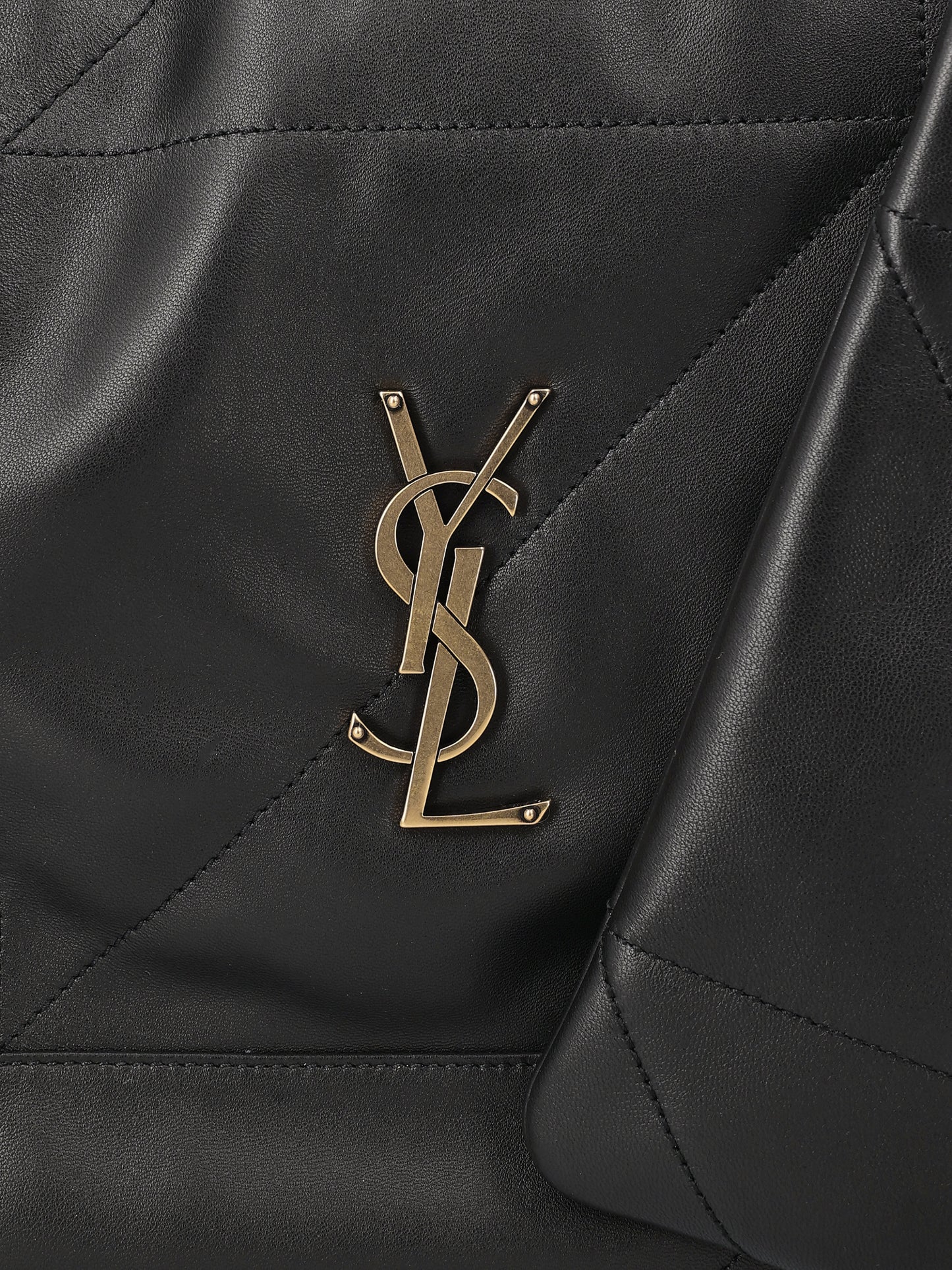 Borsa realizzata in pelle di agnello. 828350 AAB321000 SAINT LAURENT 