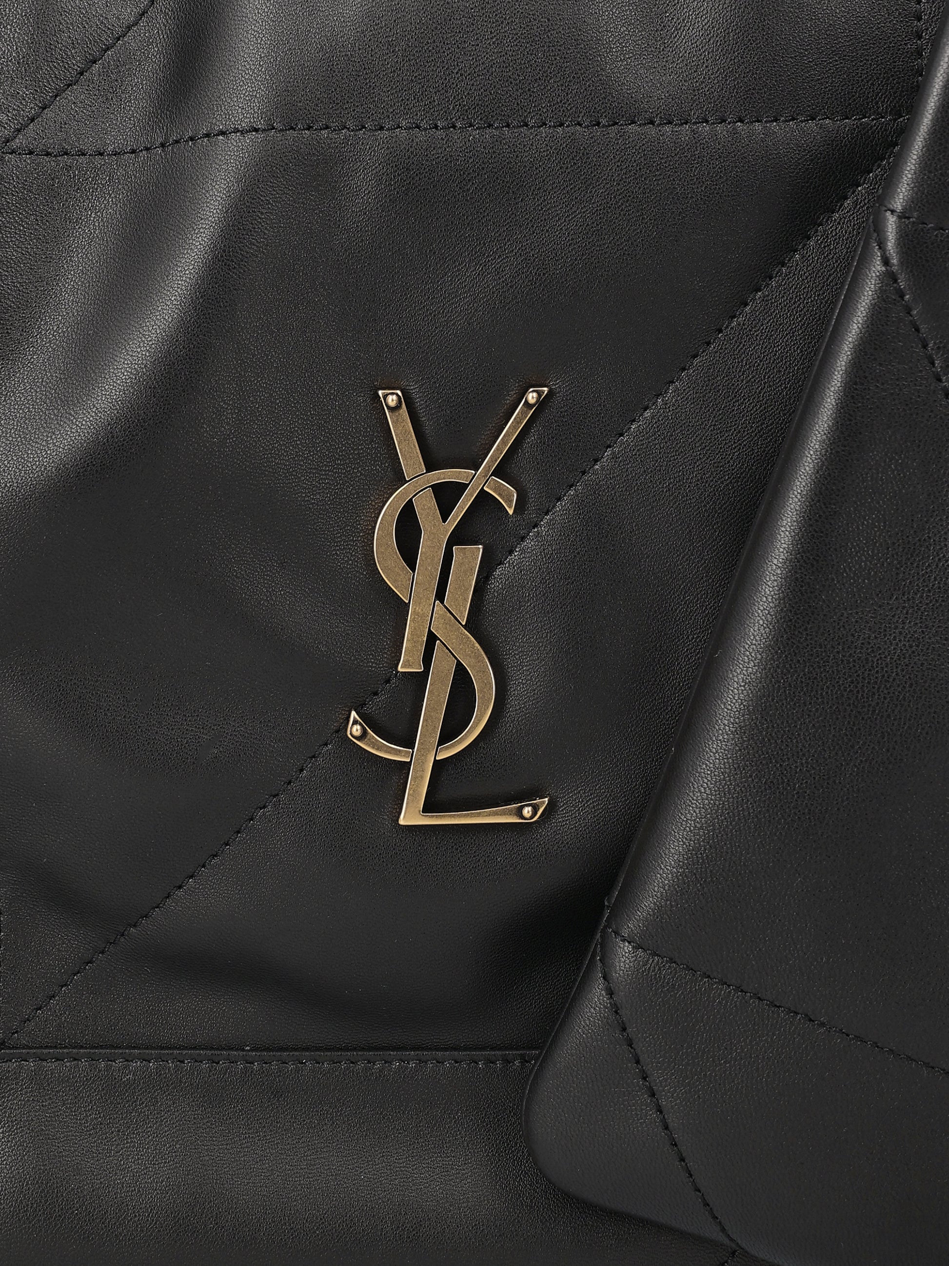Borsa realizzata in pelle di agnello. 828350 AAB321000 SAINT LAURENT 